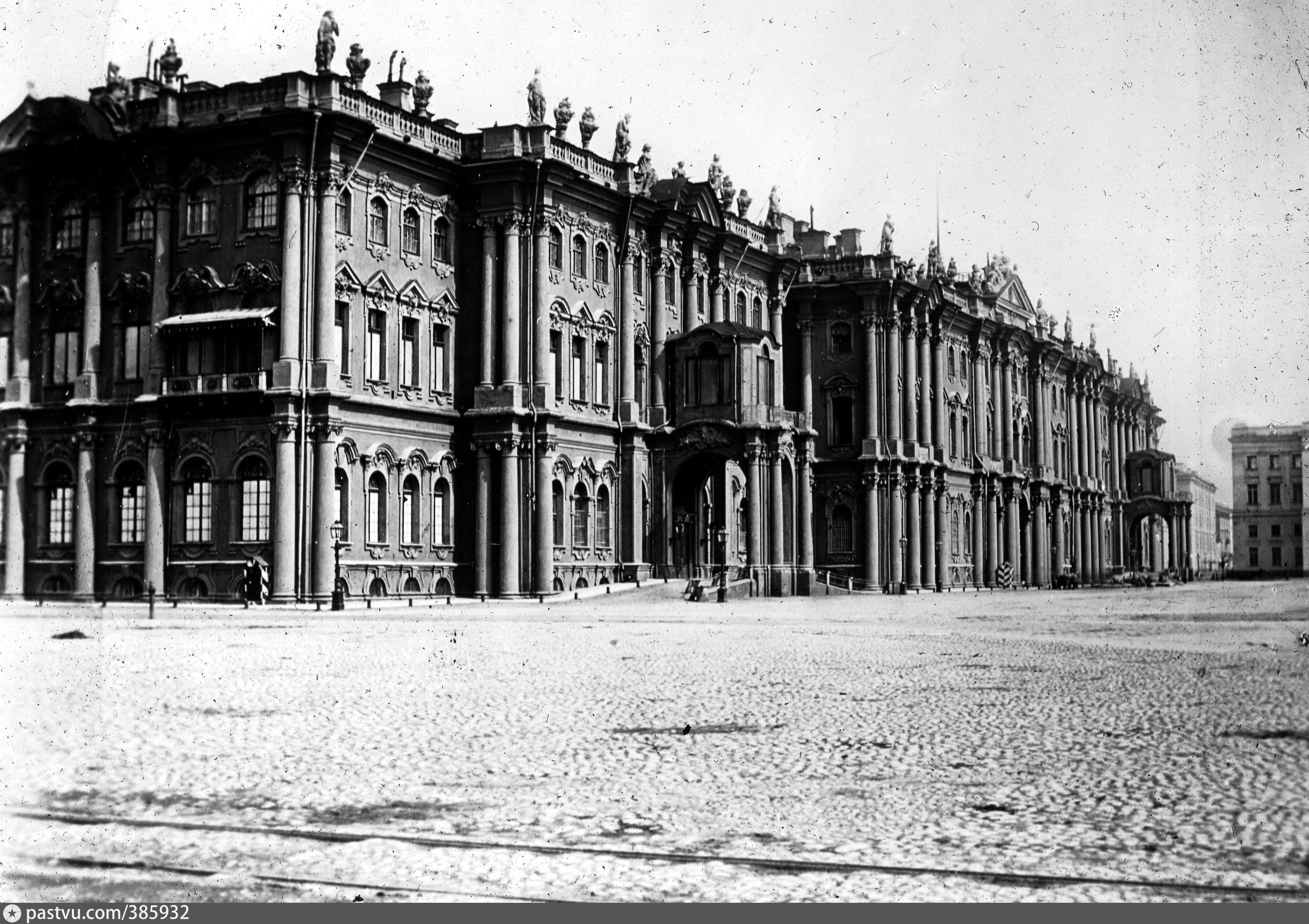 Зимний дворец в годы войны фото