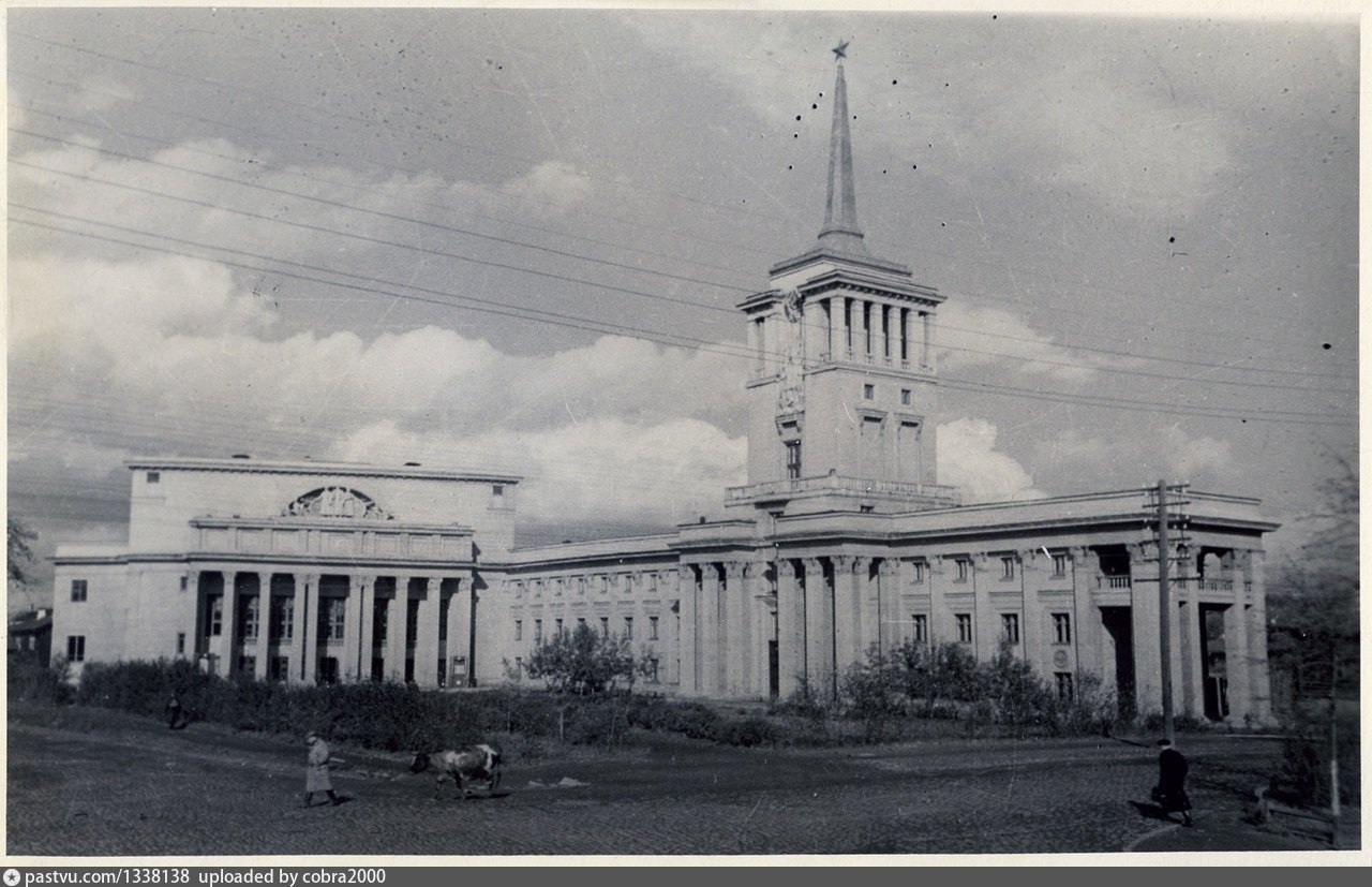 Екатеринбург свердловск. Дом офицеров Свердловск. ОДО Свердловск 1950. Здание архива Свердловск. Свердловск 70-х дом офицеров.