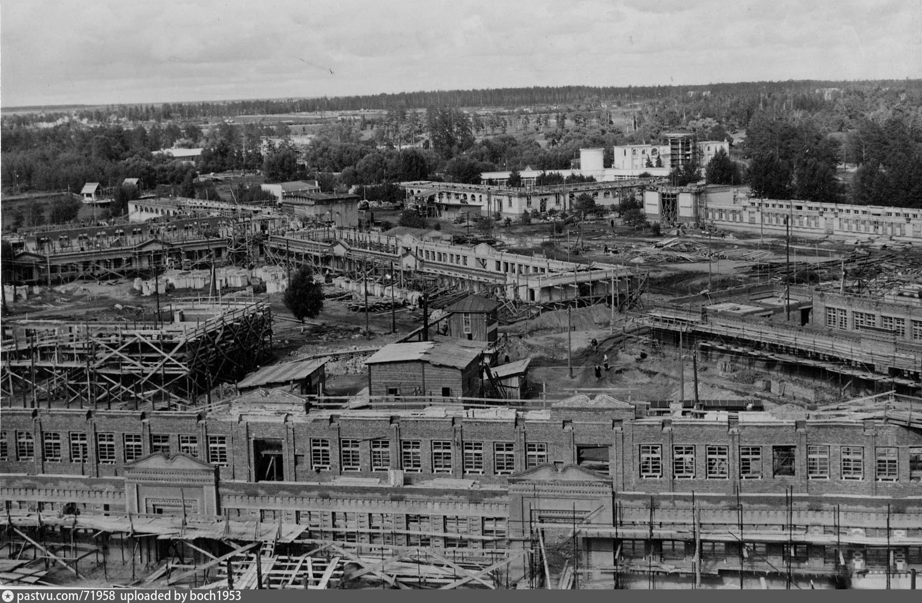 Старый городок история. Кубинка 10 военный городок. Постройки 1951 года. Кубинка 10 старые фото. Военный городок стройка Кубинка.
