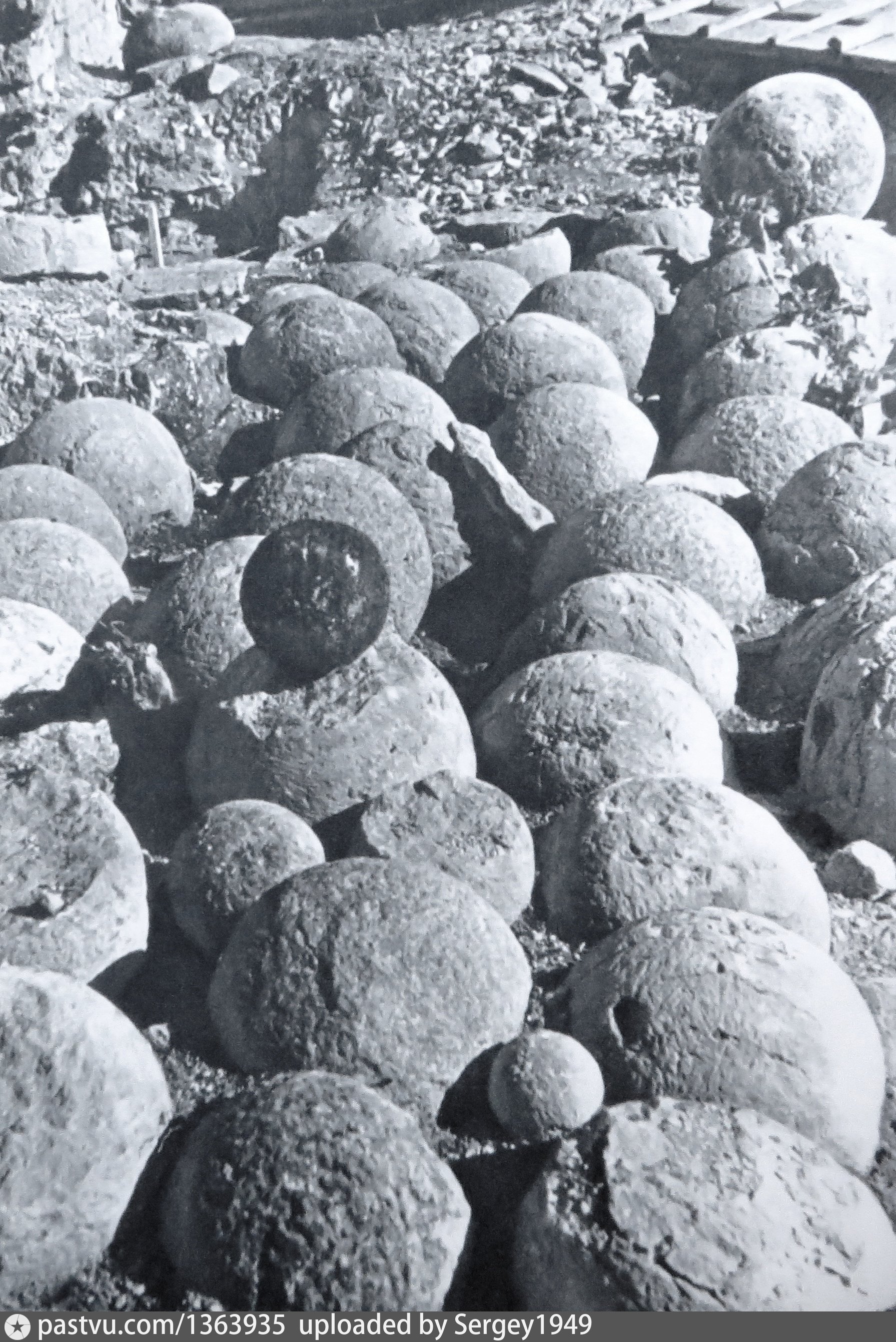 1960 1967. Каменные ядра Золоторевское Городище. Каменные ядра Углич. Базальтовые каменные ядра чжурчженей. Каменные ядра в Балаклаве.