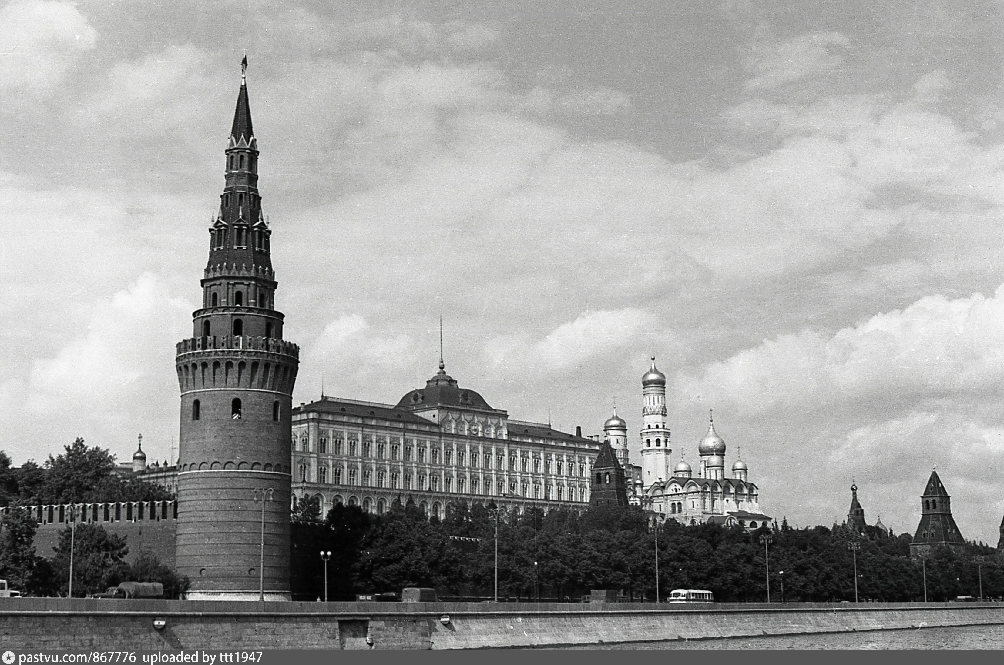 Сторона огромная. Водовзводная башня Московского Кремля. Свиблова башня Московского Кремля. Водовзводная башня Московского Кремля старые. Водовзводная башня Московского Кремля внутри.