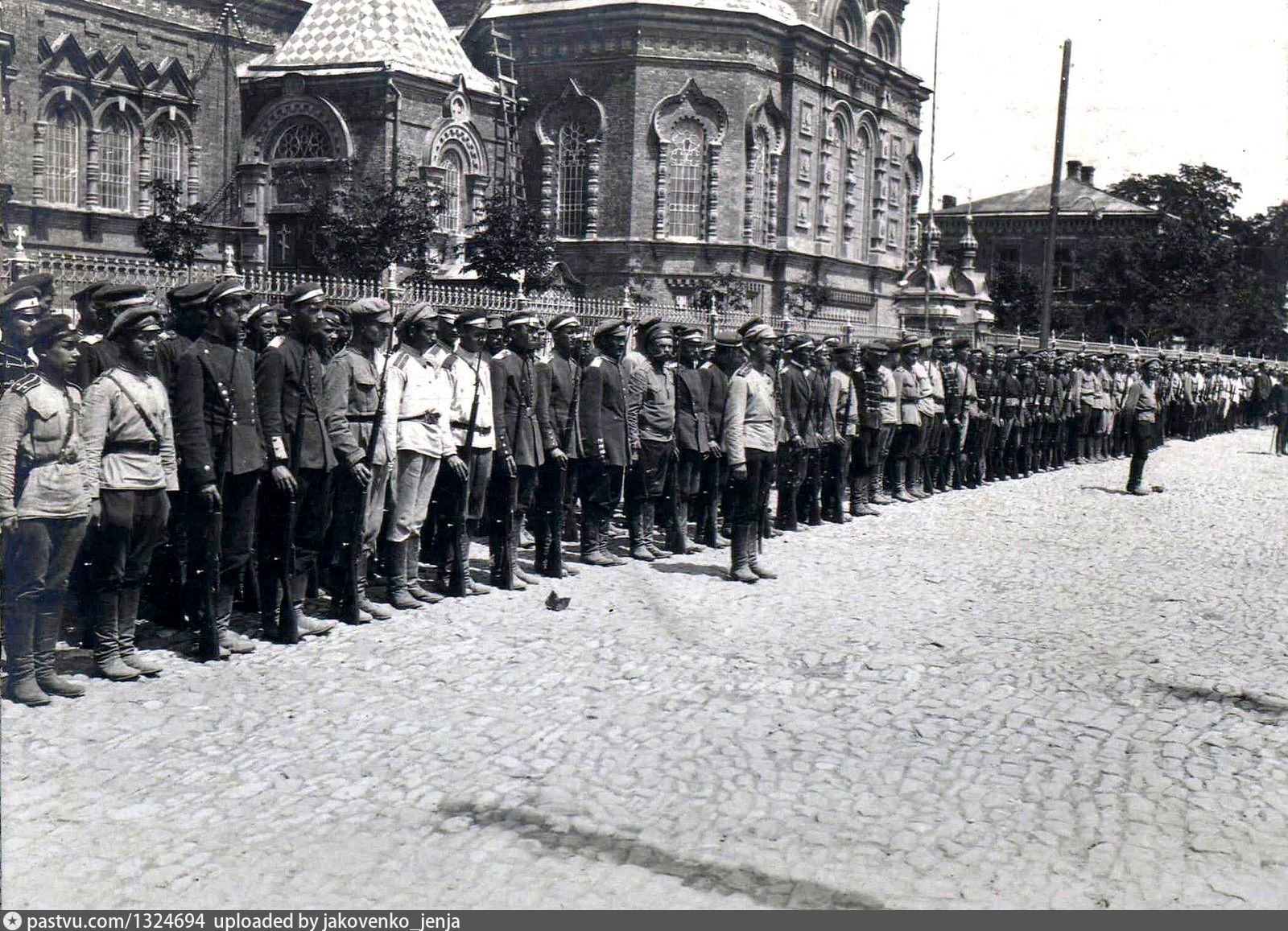 Россия 1917 год новый год. Белая гвардия 1917. Парад белой армии в Барнауле 1919г.
