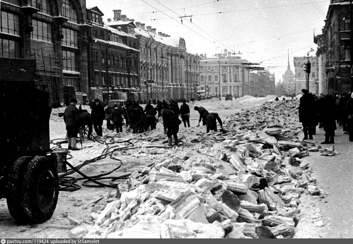 1 блокада ленинграда. Блокадный Ленинград. Великая Отечественная война блокада Ленинграда. Блокадный Ленинград зима 1942.