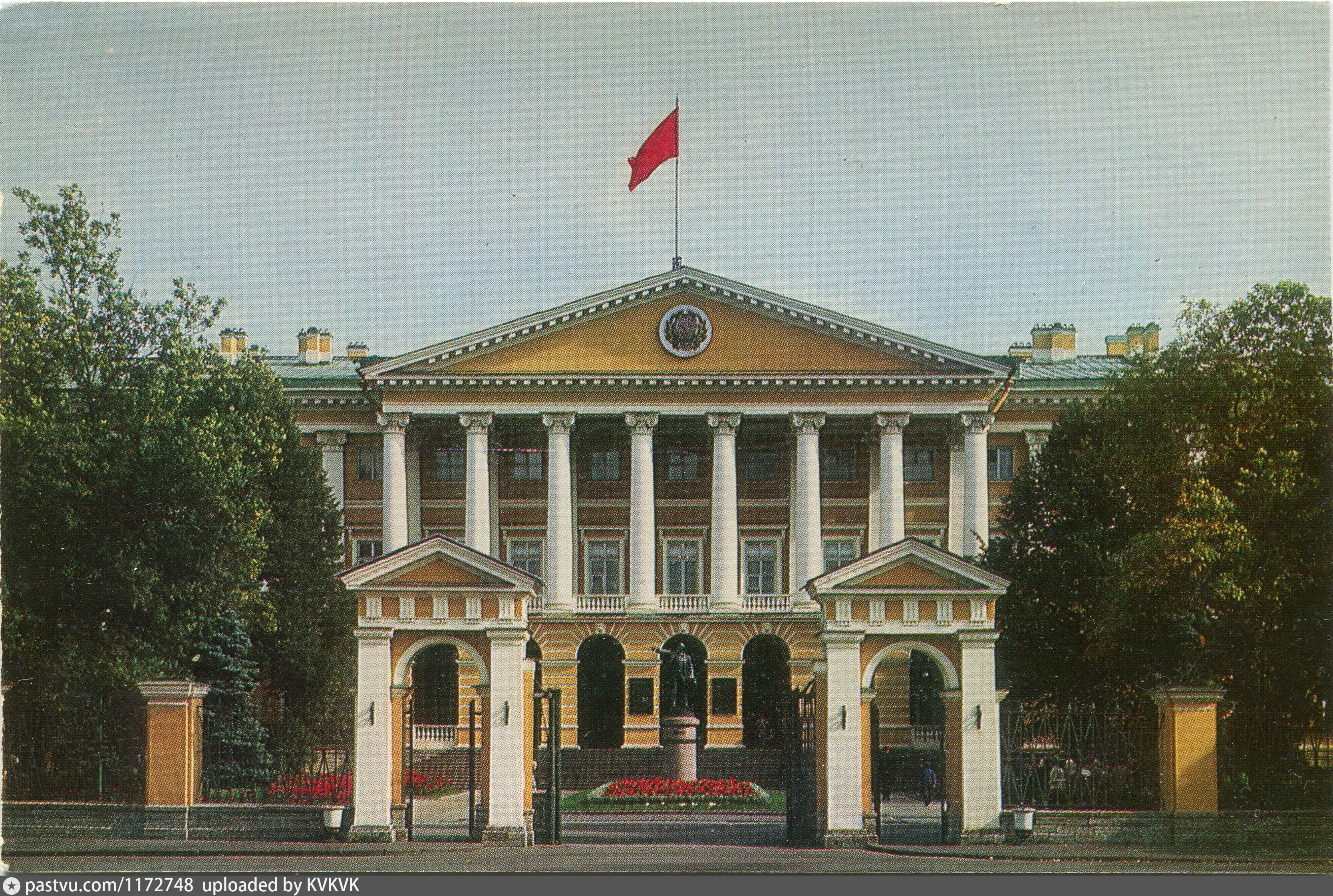 Смольный дворец Ленин