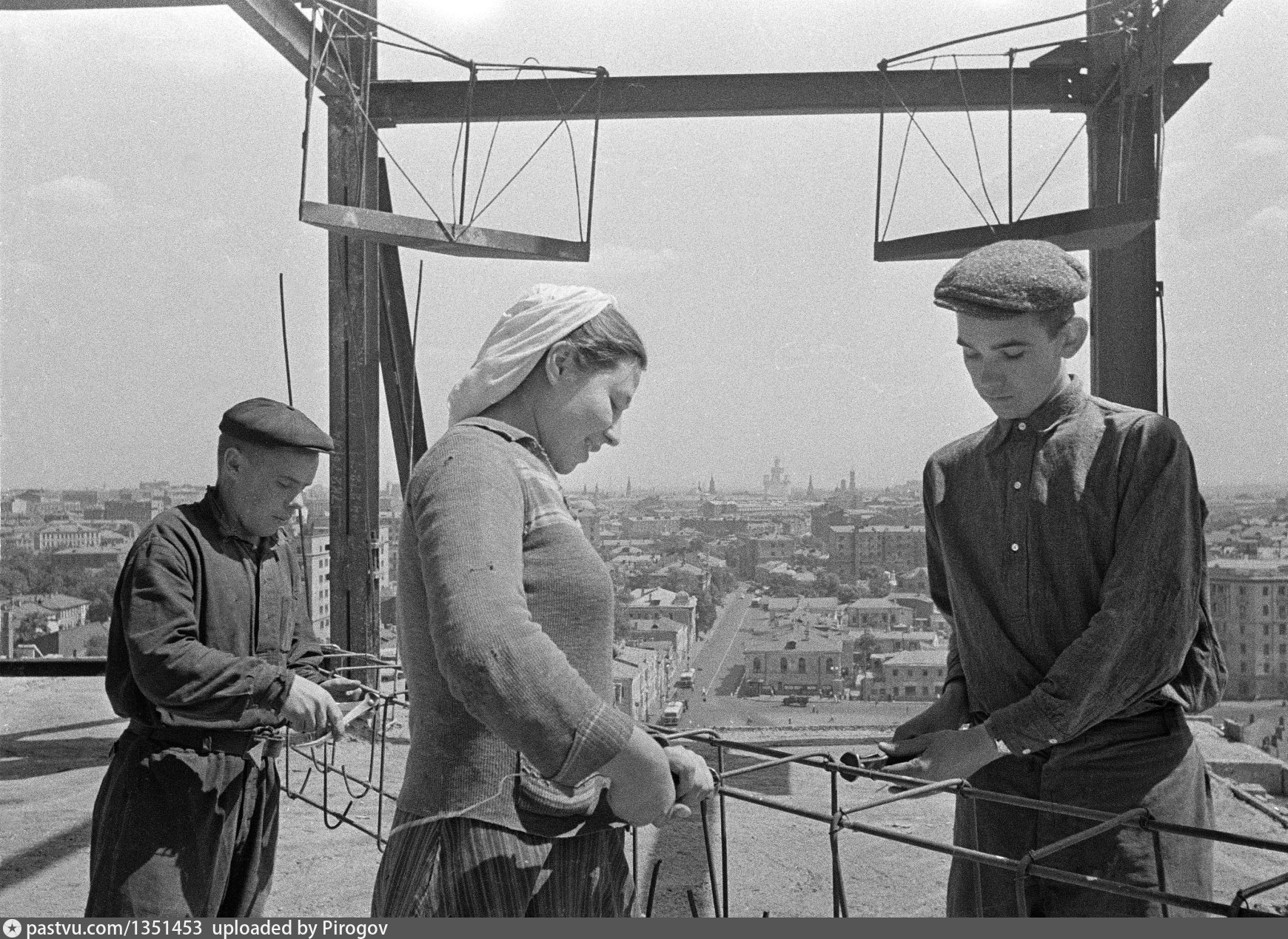 Июнь 1951. День строителя 1956. 1956 Год стройка. Женская строительная бригада 1931 г. Советские скромные актрисы молодёжных строек.