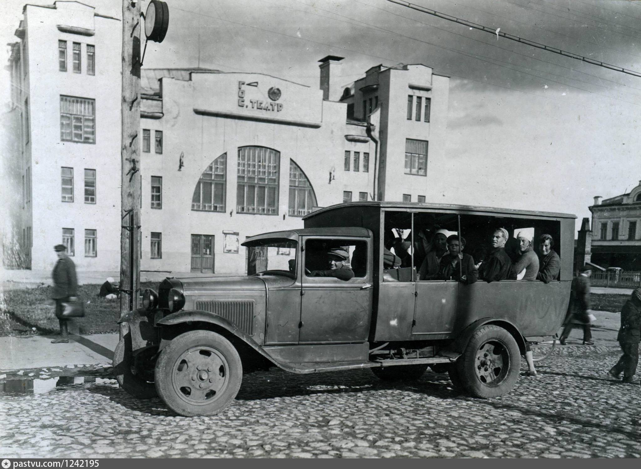 1907 первый городской автобус в каком городе. АМО-Ф-15 автобус. АМО-Ф-15 грузовой автомобиль. Первый автобус. Первые автобусы в СССР.