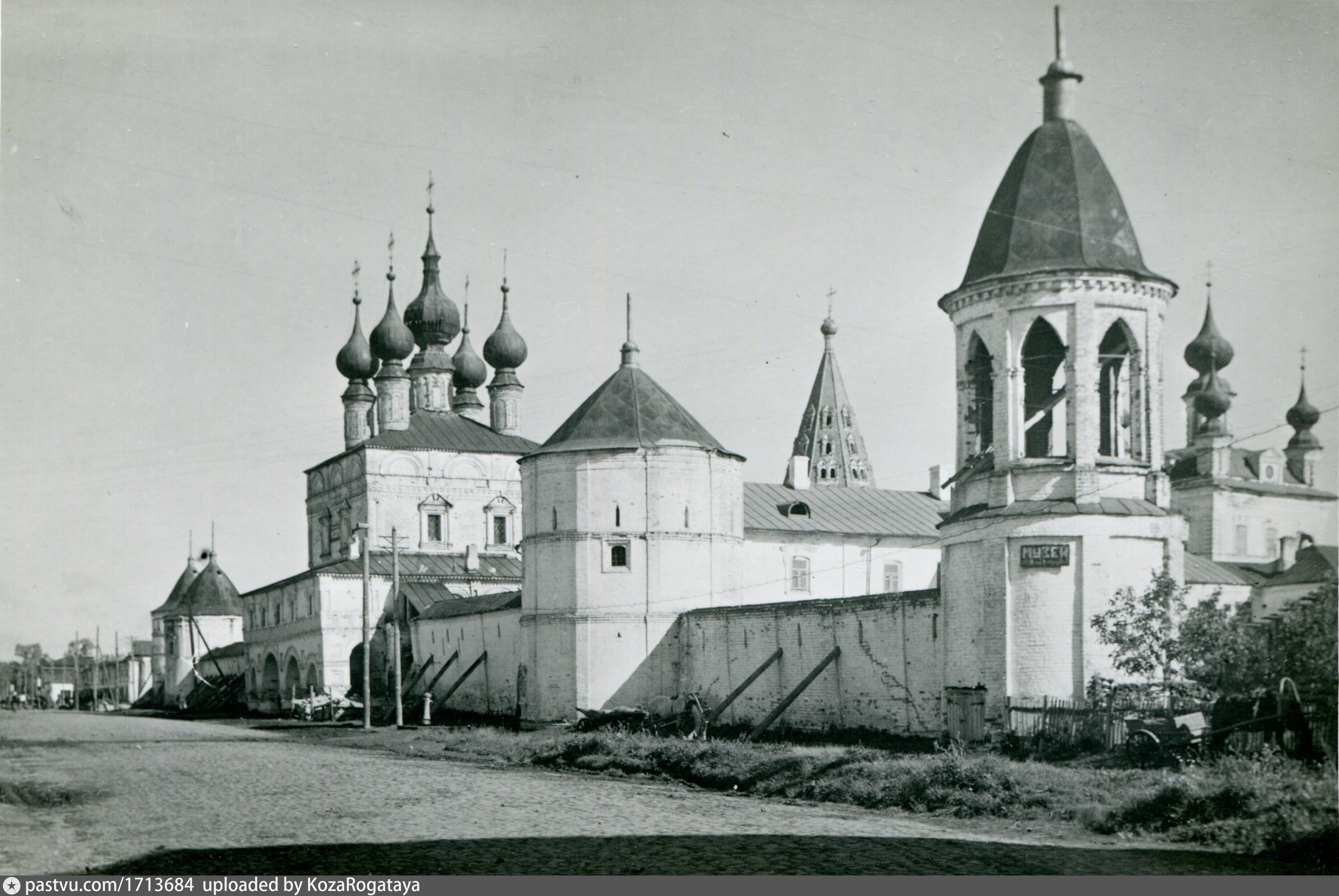 Юрьев-Польский художественно-исторический музей (Михайло-Архангельский  монастырь) - Retro photos