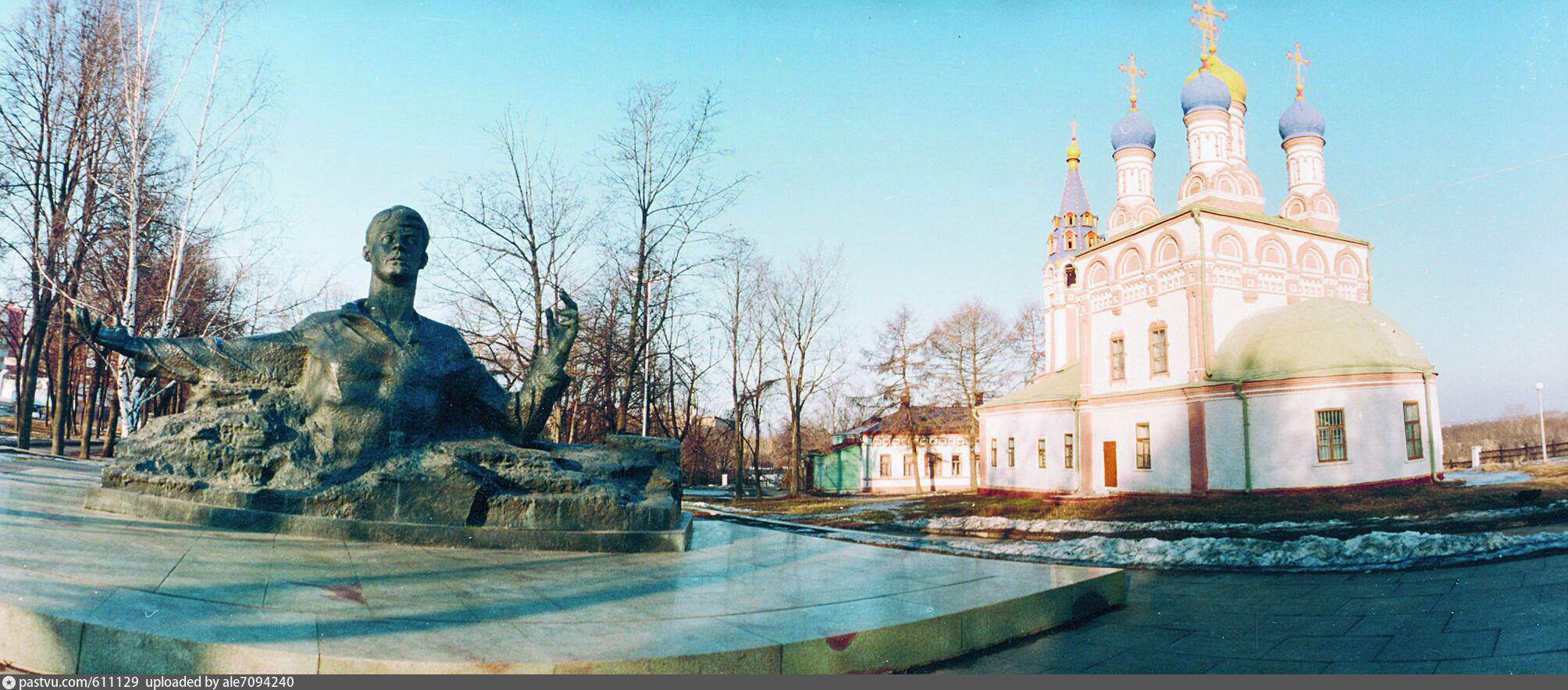 Памятник Есенину в Рязани в Кремле