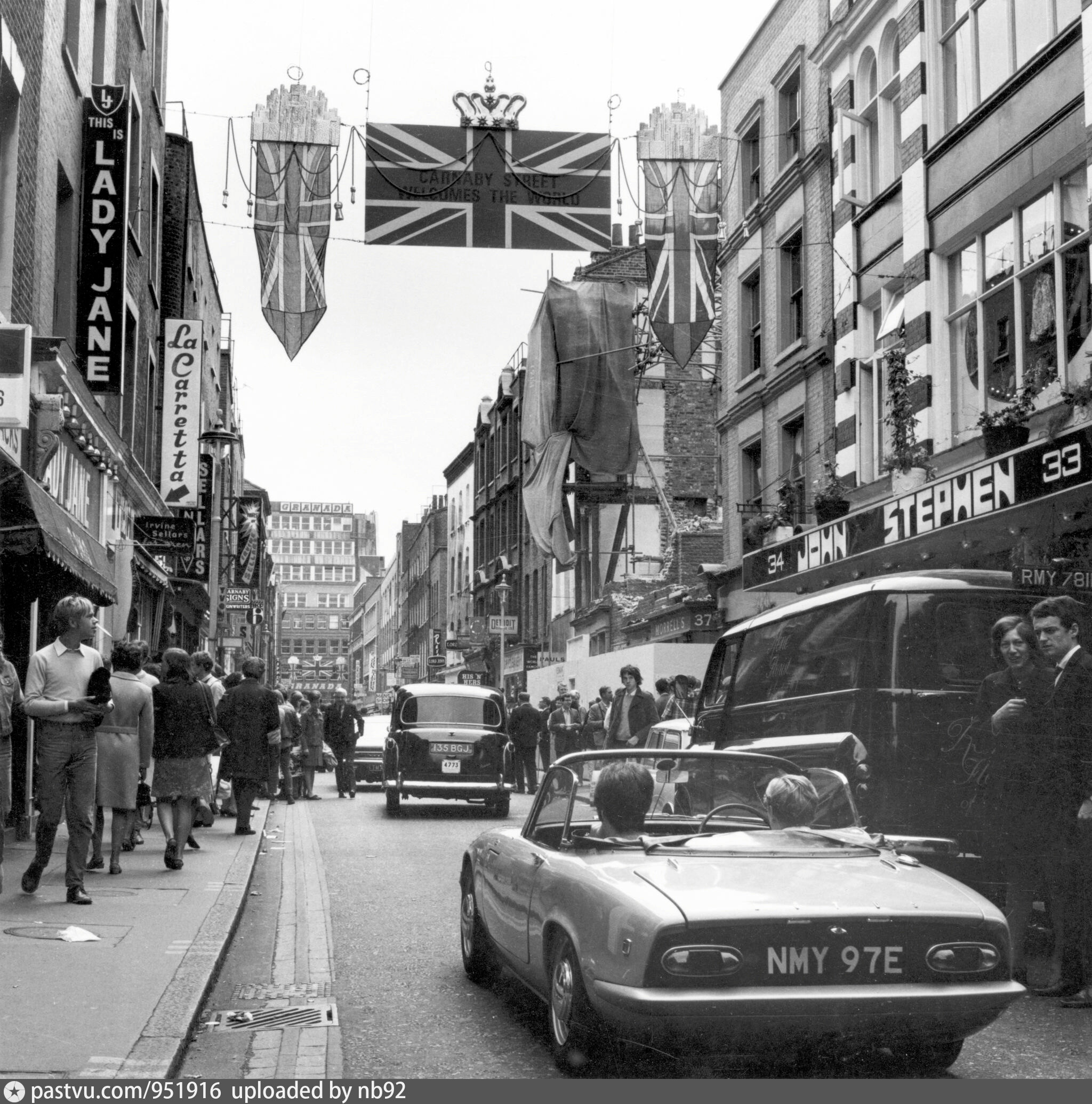 Лондон 80. Карнаби стрит Лондон. Лондон 1960е. Carnaby Street 1966. Carnaby Street London 1966.