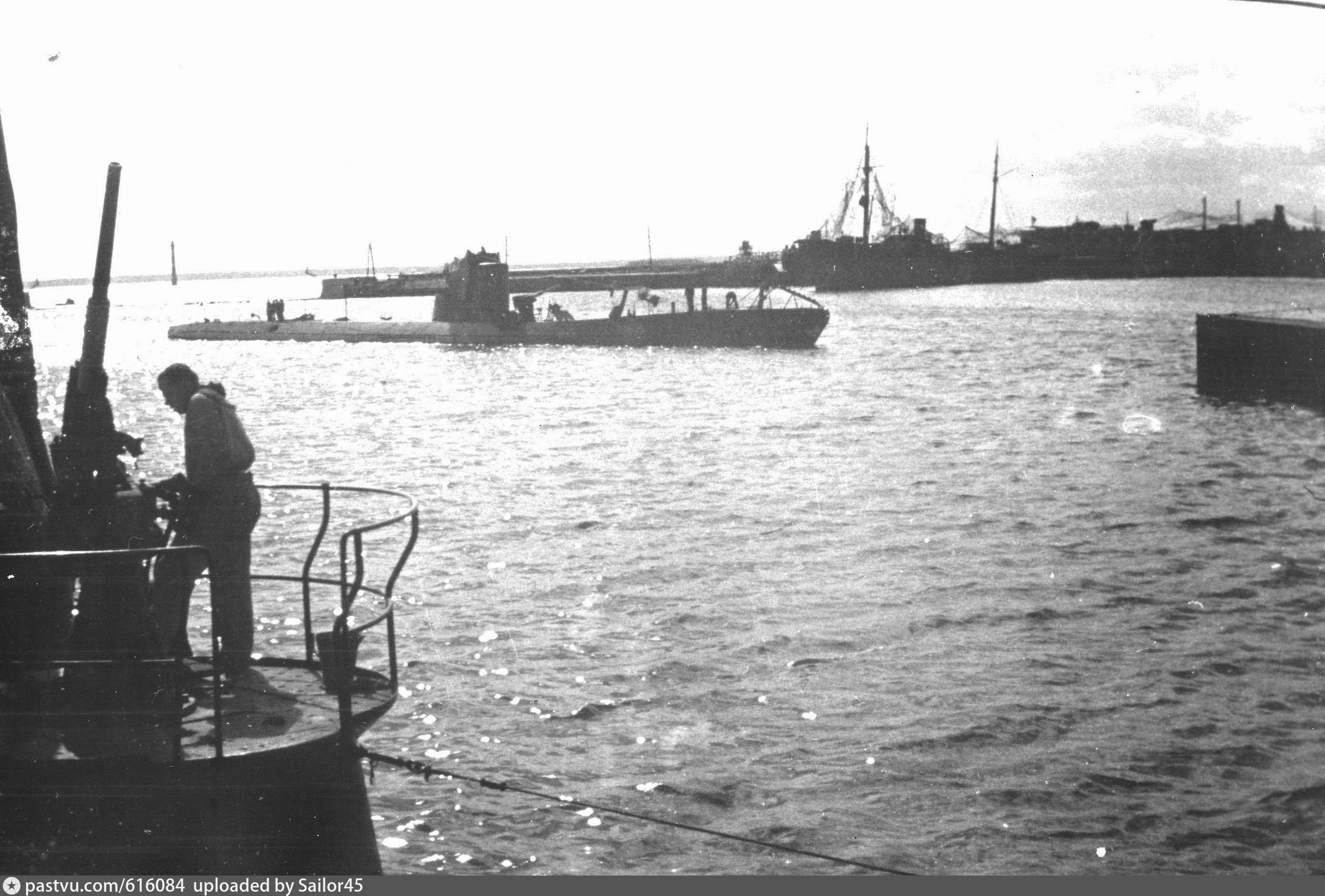 Кронштадт в годы великой отечественной. Балтийский флот в Кронштадте 1941. Кронштадт 1941 год. Балтийский флот Кронштадт. Порт Кронштадт 1941.
