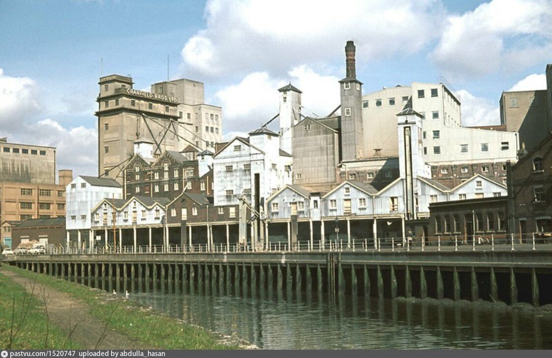 Cranfields and Albion Mills on Albion Quay