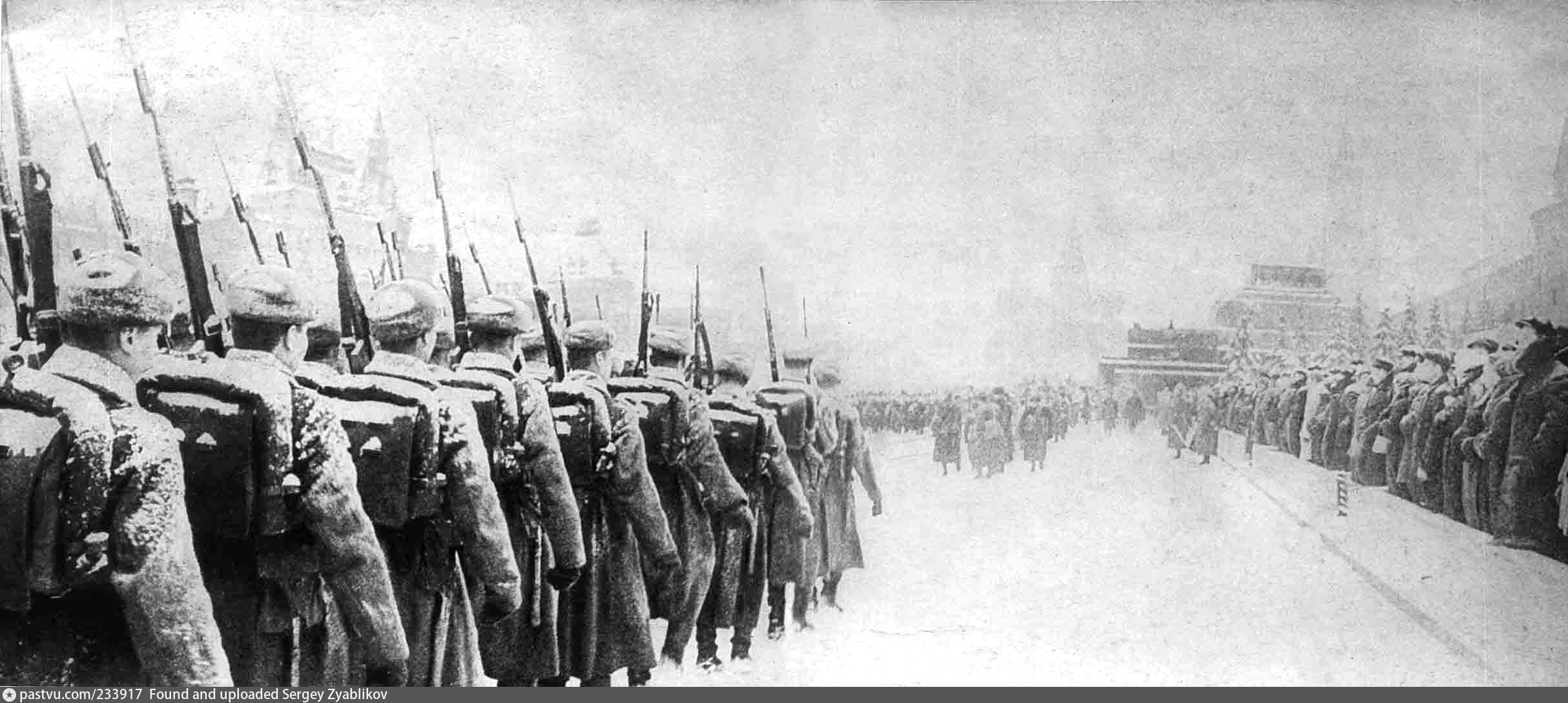 Где прошел парад в 1941 году. Парад 7 ноября 1941. Парад 7 ноября 1941 года в Москве на красной площади. Битва за Москву парад в Москве 7 ноября 1941 г. Ноябрьский парад в Москве 1941.