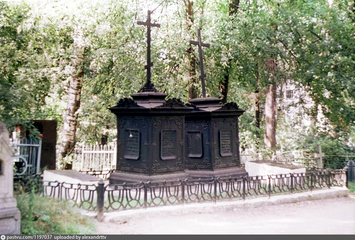 Фото донского кладбища в москве