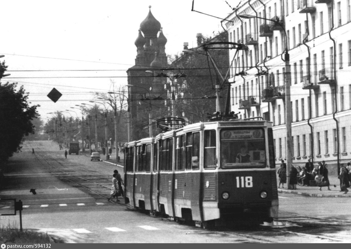 Вторая половина 1980. Пермские трамваи старые. Пермский трамвай 1990. Старая Пермь в фотографиях ул Борчанинова. Первый трамвай в Перми.