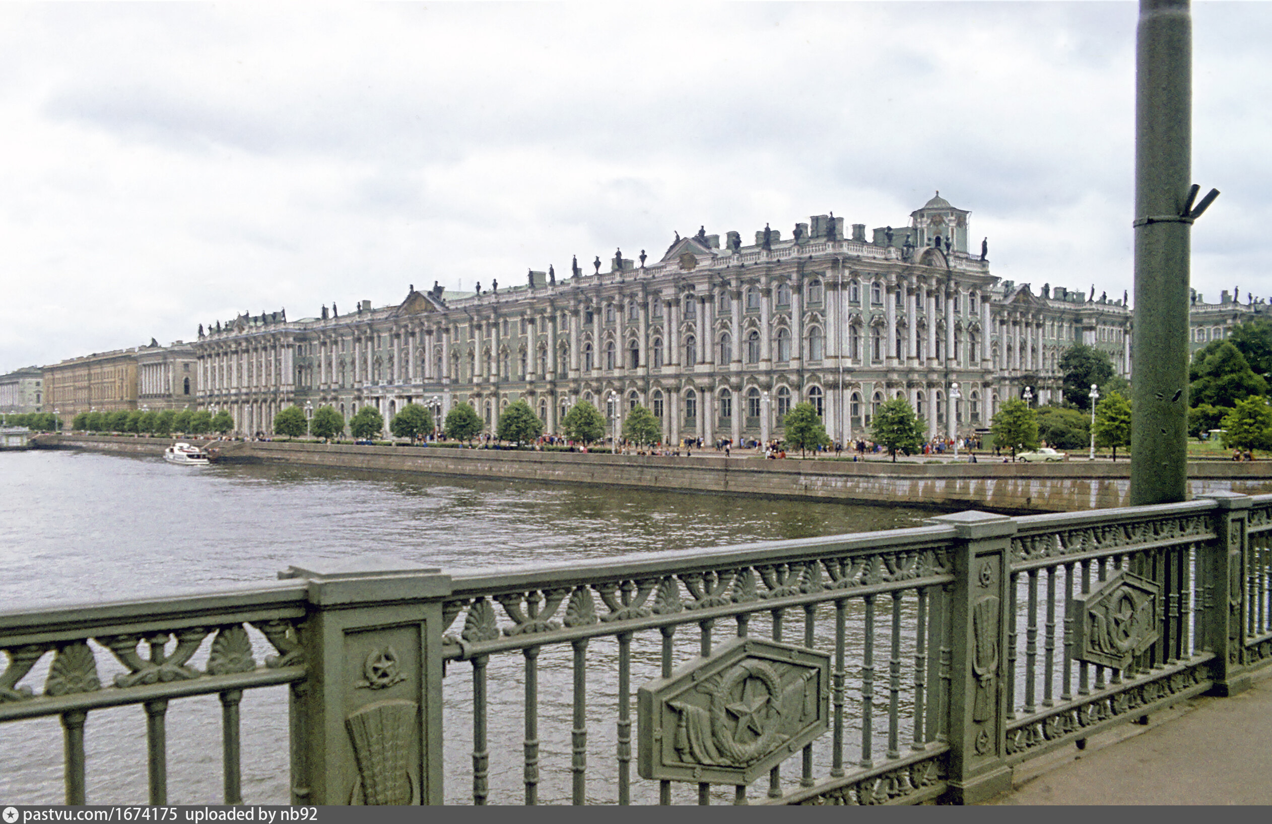 Период петербурга. Зимний дворец 1990. Зимний дворец 1972 год. Зимний дворец в Санкт-Петербурге фото советских времен. Ленинград 1972 зима.