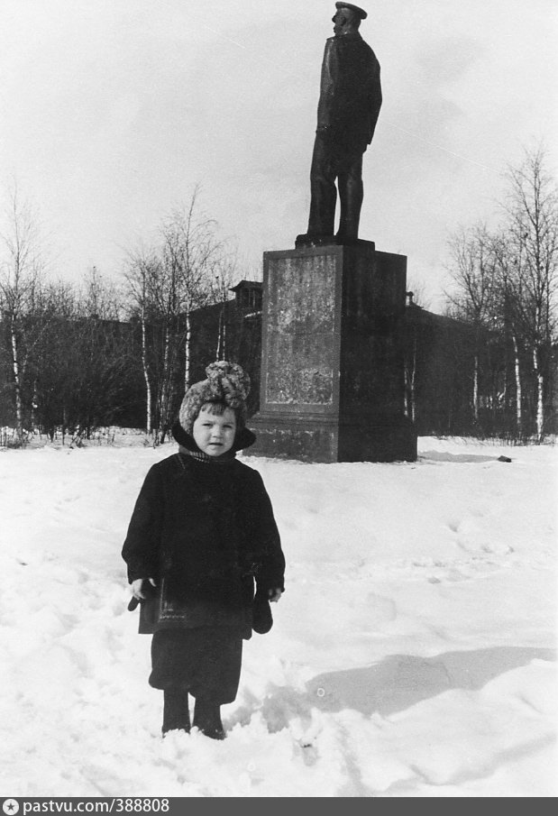 памятник сталину в москве на красной площади