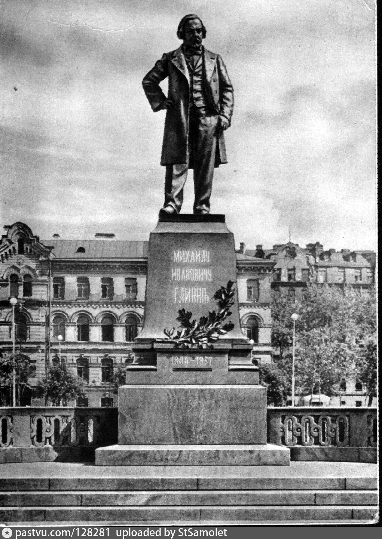 Памятник м и Глинке в Санкт-Петербурге