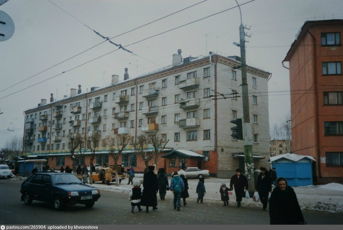 Тюмень оборона. Тюмень дом обороны 2000 год. Кольцо дом обороны. Тюмень дом обороны ,1990 год. Остановка дом обороны.