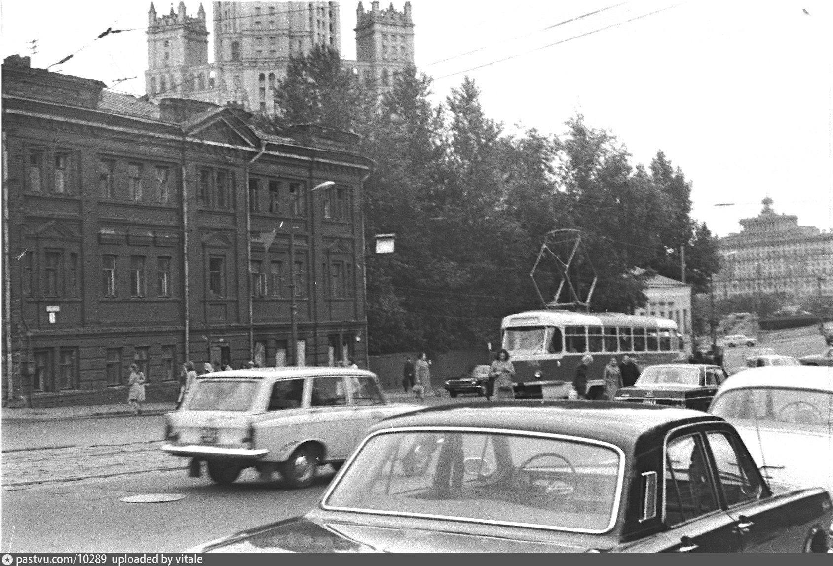 Дом со скульптурами на яузском бульваре покровские ворота