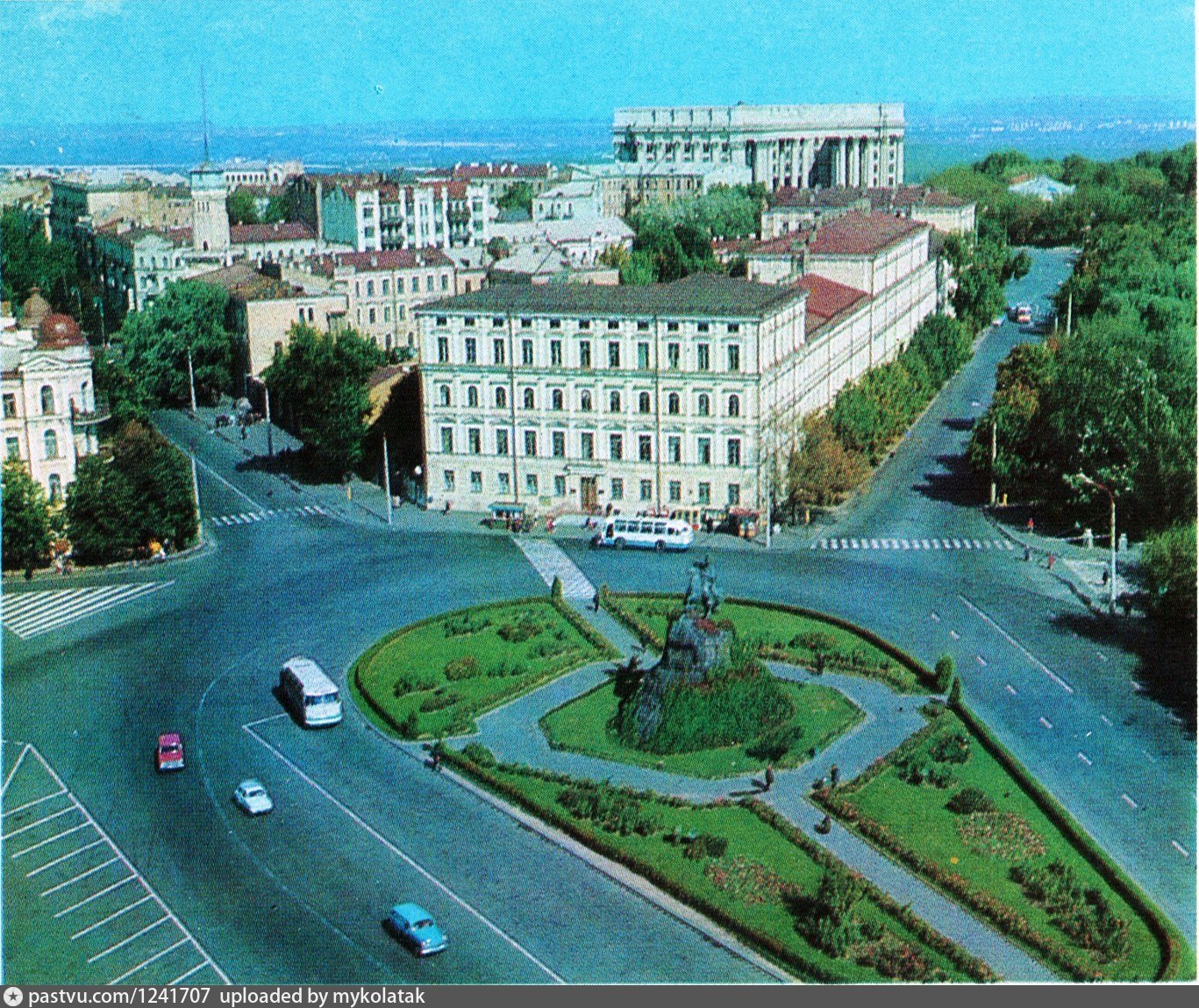 Площадь богдана хмельницкого