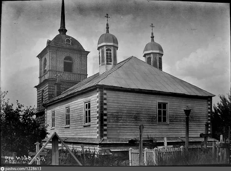 Деревня старина. Русиново Церковь Николая Чудотворца. Троицкая Церковь в Андрианово. Храм в вербелино Западнодвинский район-. Троицкая Церковь 1714 Елгомский Погост Милеев.