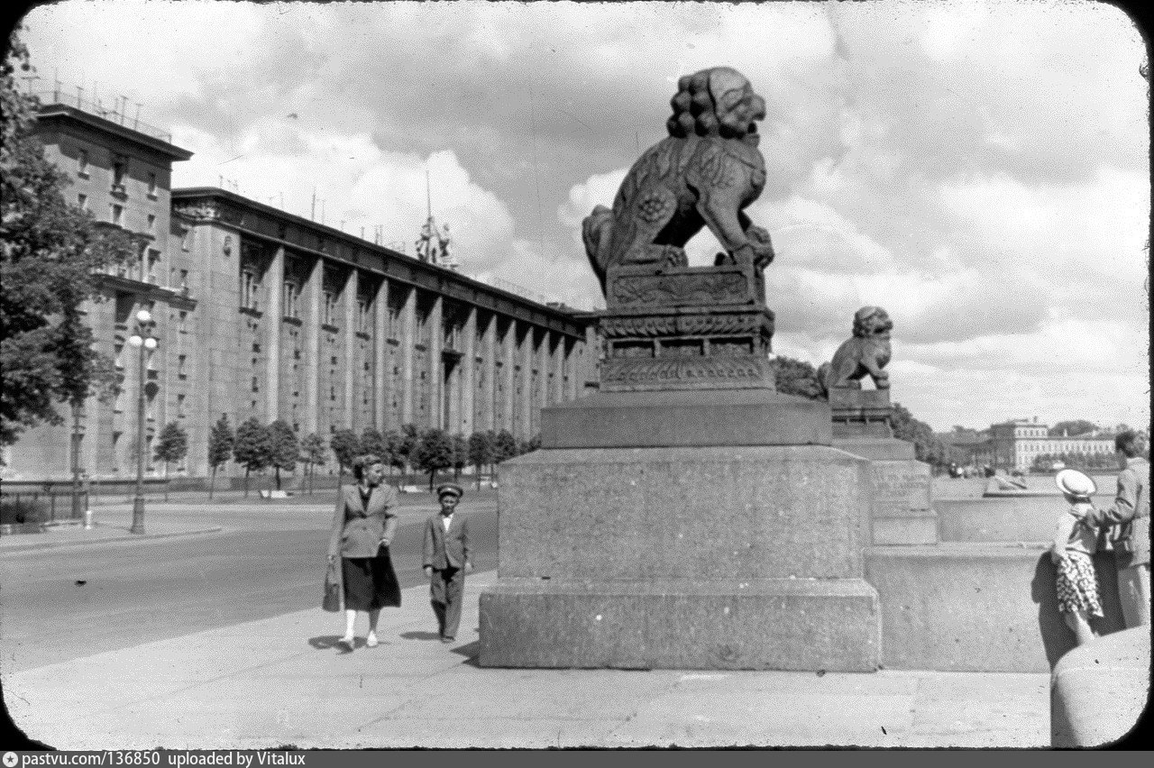 на петровской набережной