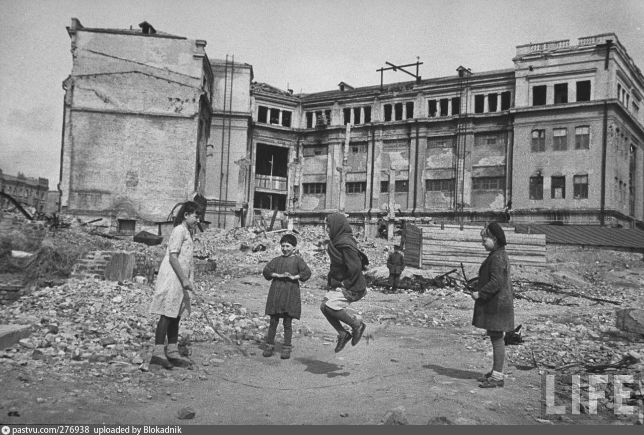 Что делать после войны. Сталинград после войны 1947. Сталинград в 1947 году. Сталинград после войны 1945. Сталинградская битва дети Сталинграда.