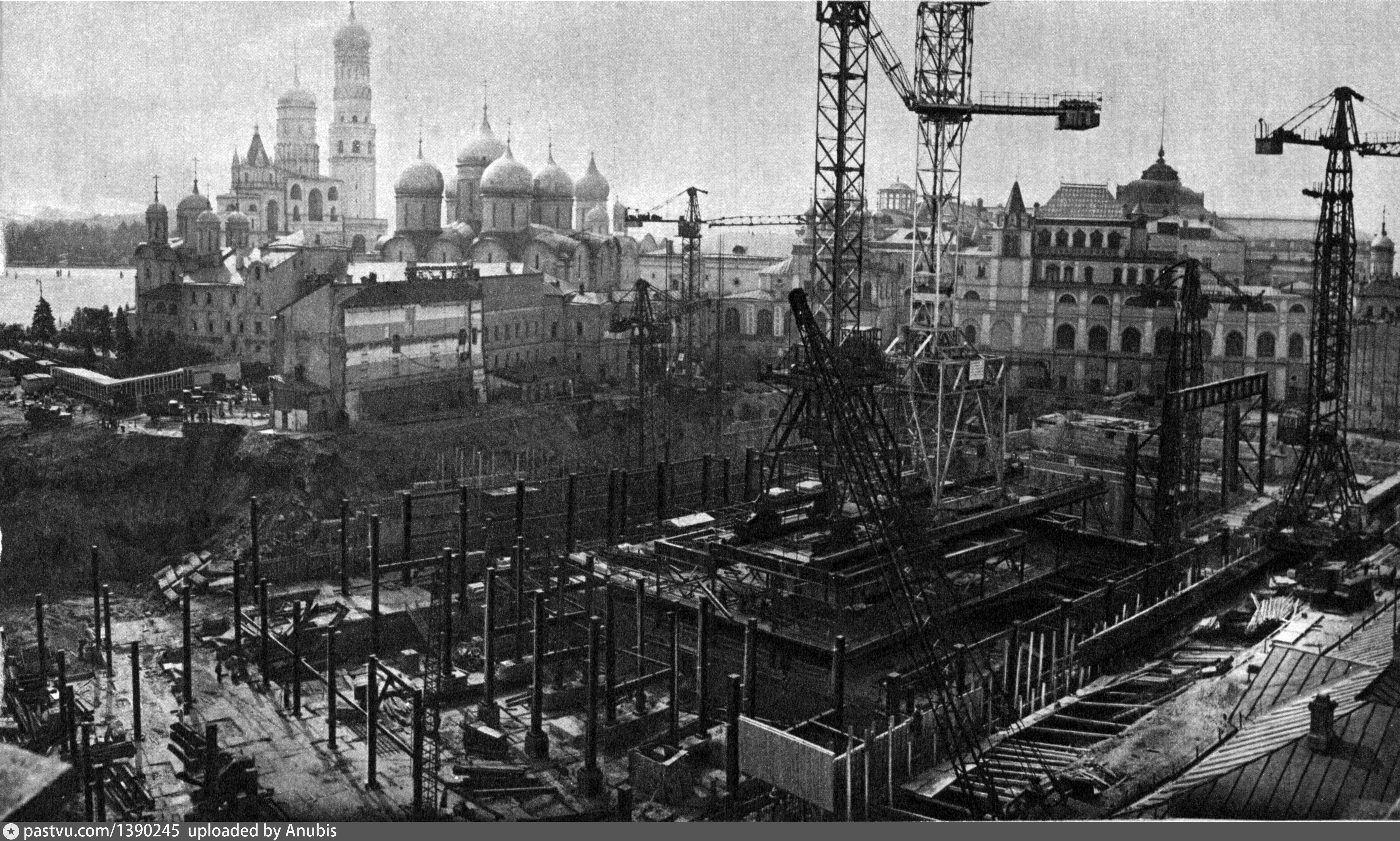 Какие города были в 1930 году. Строительство кремлевского дворца съездов. Москва Кремлевский дворец съездов. Большой Кремлёвский дворец съездов год постройки. Дворец съездов Москва 1930 год.