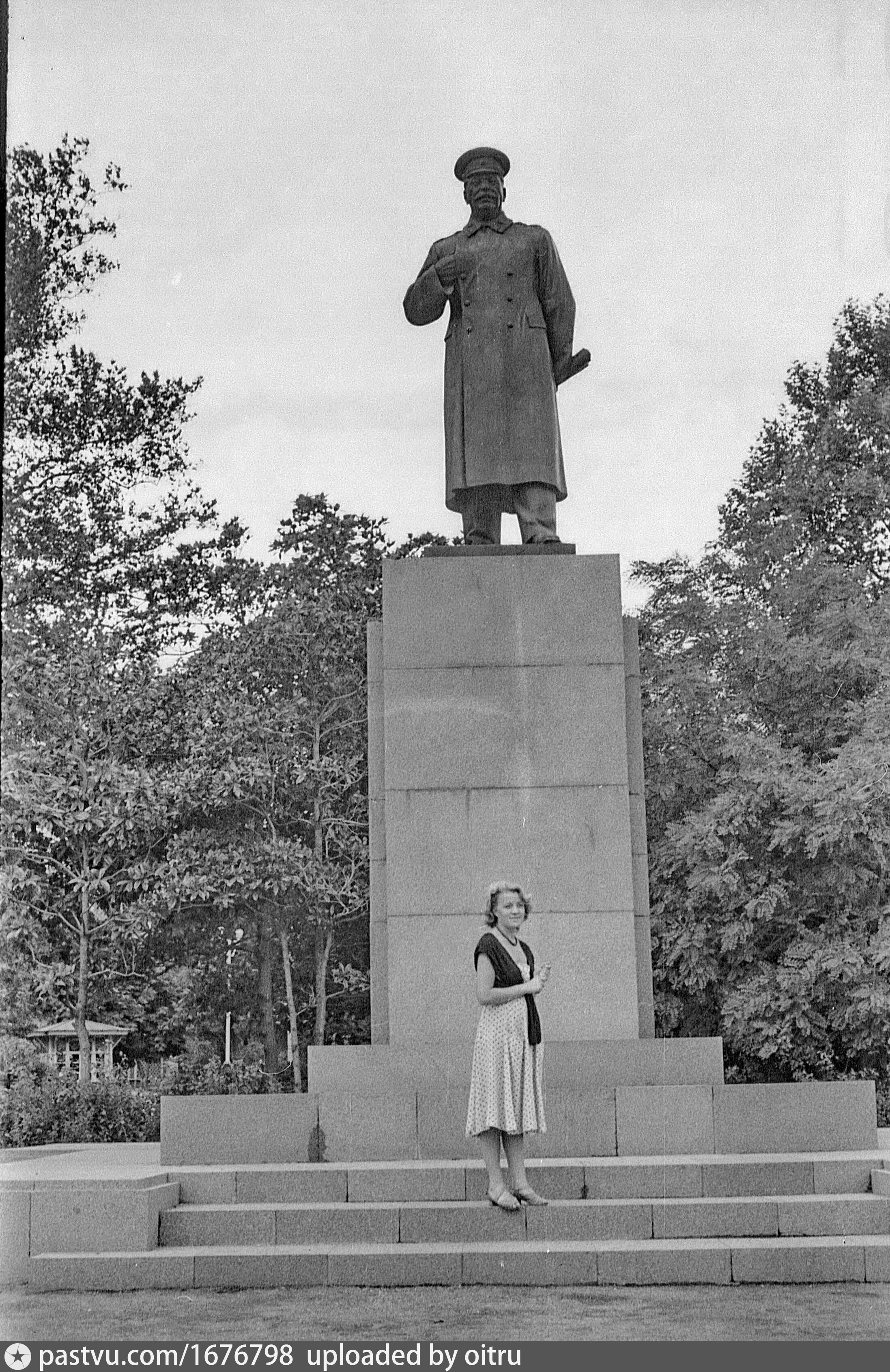 памятник сталину у балтийского вокзала