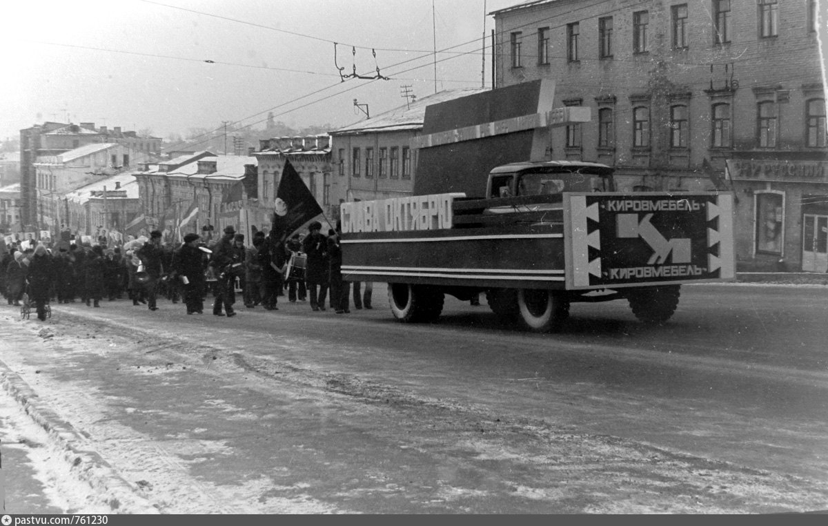 Ноябрь ретро. Демонстрация 7 ноября город Горький. 7 Ноября 1978. 7 Ноября 1958 год. Демонстрации 7 ноября 1972 года в Кирове.