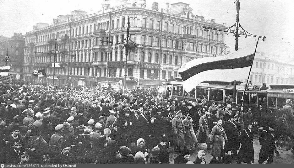 Манифестации в Петербурге 1917. Петроград 1917 год. Санкт-Петербург 1917 год. Демонстрация в Петрограде 1917.