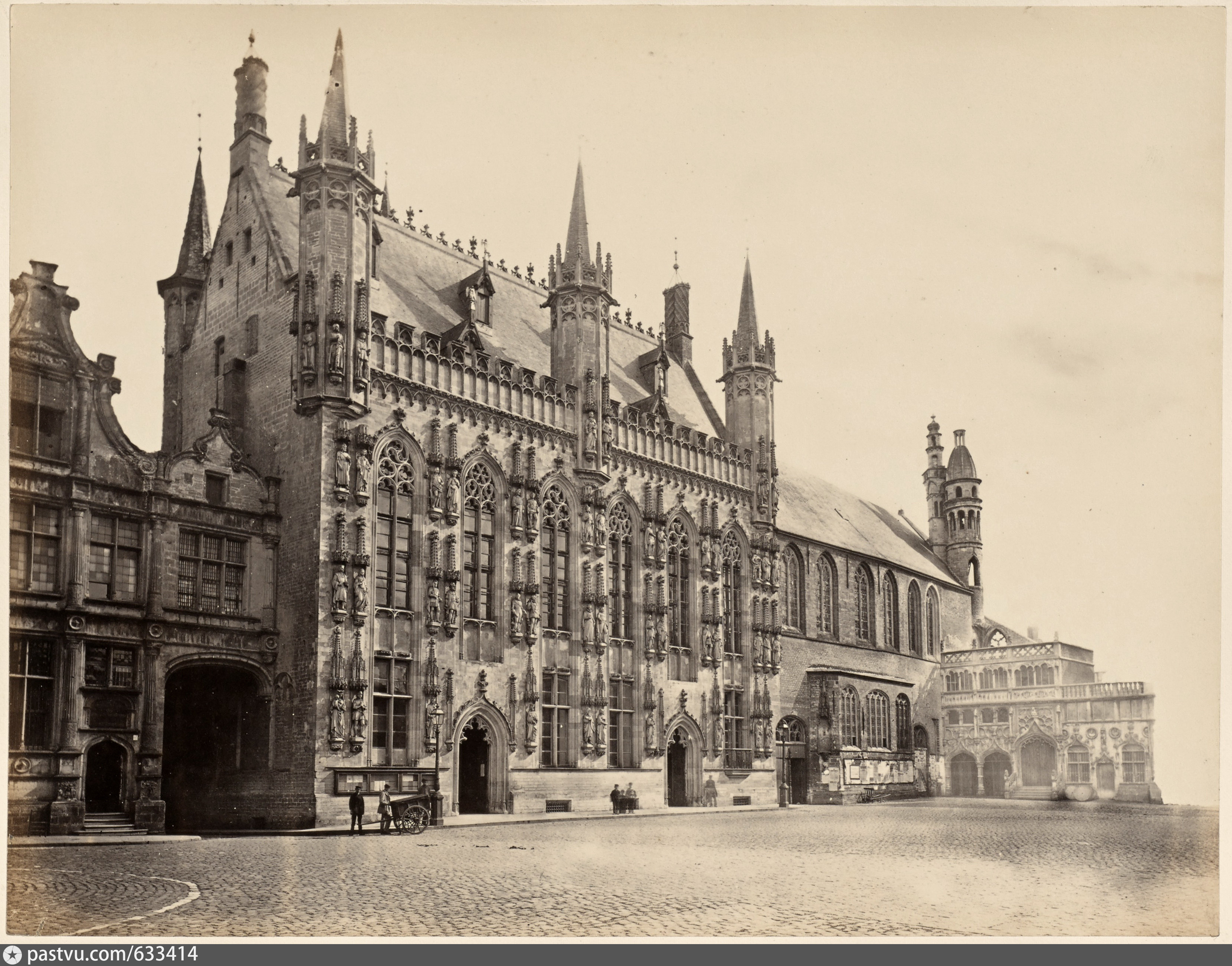 Средневековый город рыночная площадь ратуша. В средневековом городе здание городского совета называлось. Ратуша это в истории. Роль ратуши в средневековых городах. Бельгия брюгге дворец бургундских герцогов.