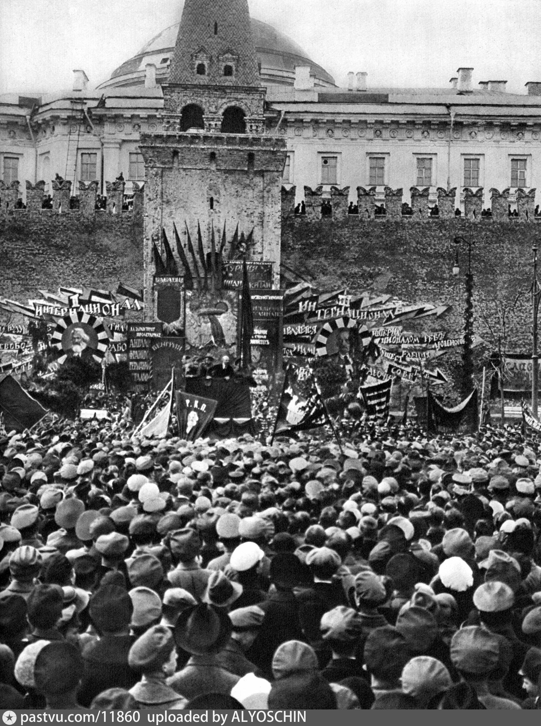 1 мая 1917. 1 Мая 1933 Москва мавзолей. 1) Мавзолей в. и. Ленина на красной площади. Ленин 1919 год Москва. Склеп Ленина на красной площади.