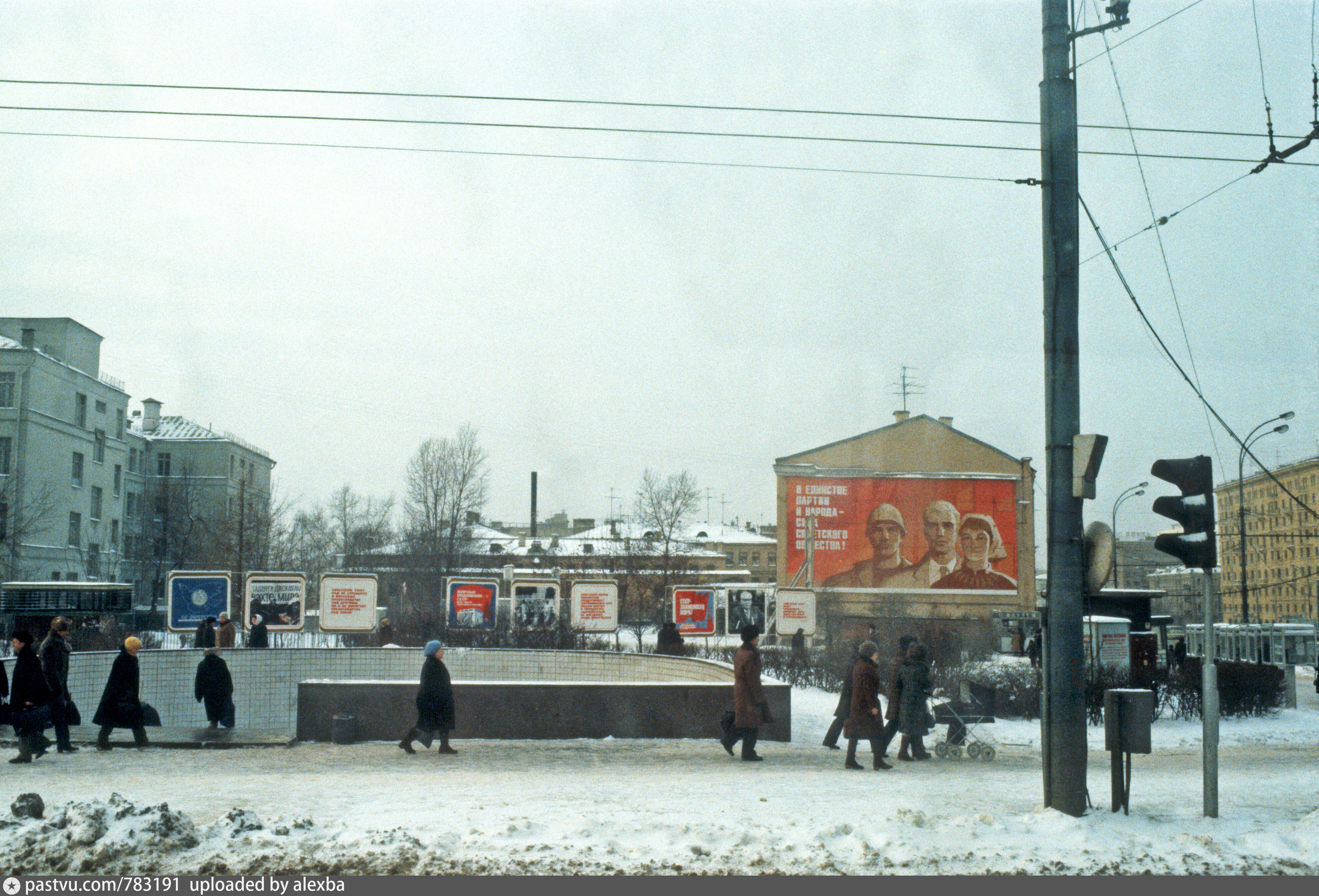 Метро колхозная фото