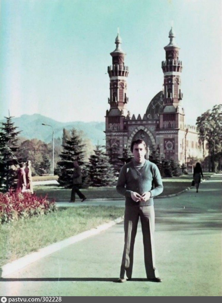 Фотографии 1978. Высоцкий в Орджоникидзе октябрь 1978. Владимир Высоцкий во Владикавказе. Высоцкий Орджоникидзе 1978. Высоцкий в Орджоникидзе октябрь 1978 фото.