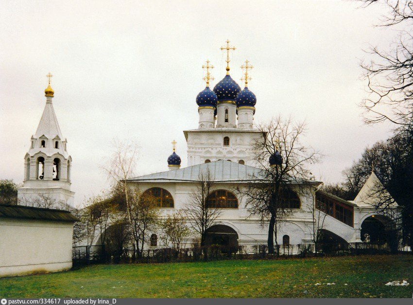 Казанская церковь в коломенском. Храм Казанской Богоматери в Коломенском. Храм Казанской иконы Коломенское. Церковь Казанской Божьей матери в Коломенском в Москве. Храм божиц матери в Коломенском Казанской.