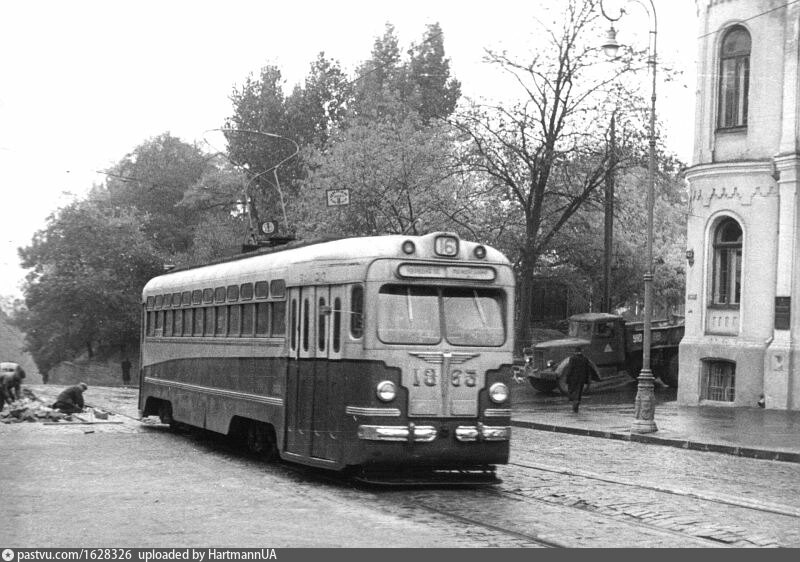 Тружеников 82. Трамвай МТВ-82 фото. Липецк 1960 год сталинский сквер.