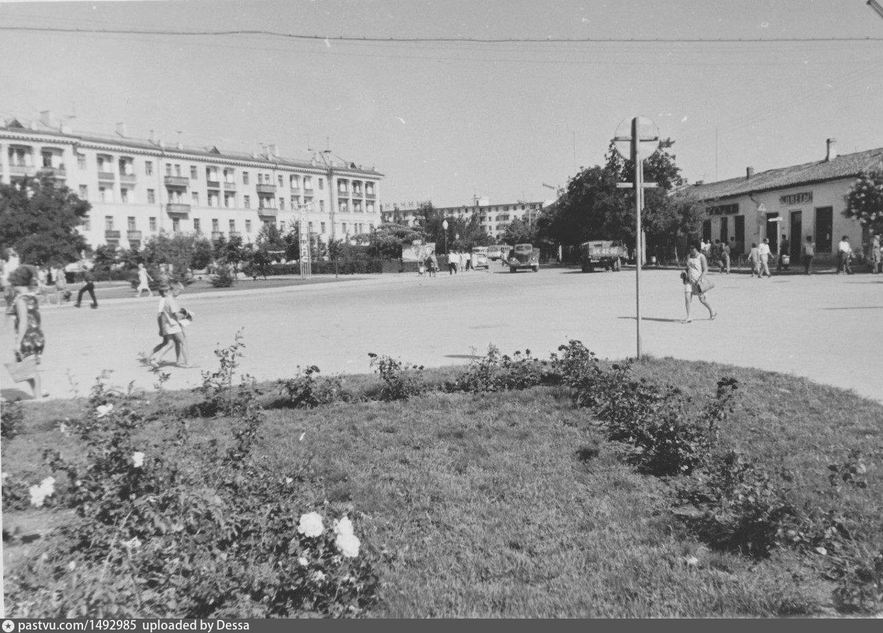 Исторический сад Феодосия. Улица Советская рассказ. Феодосия старые фото 70х годов.