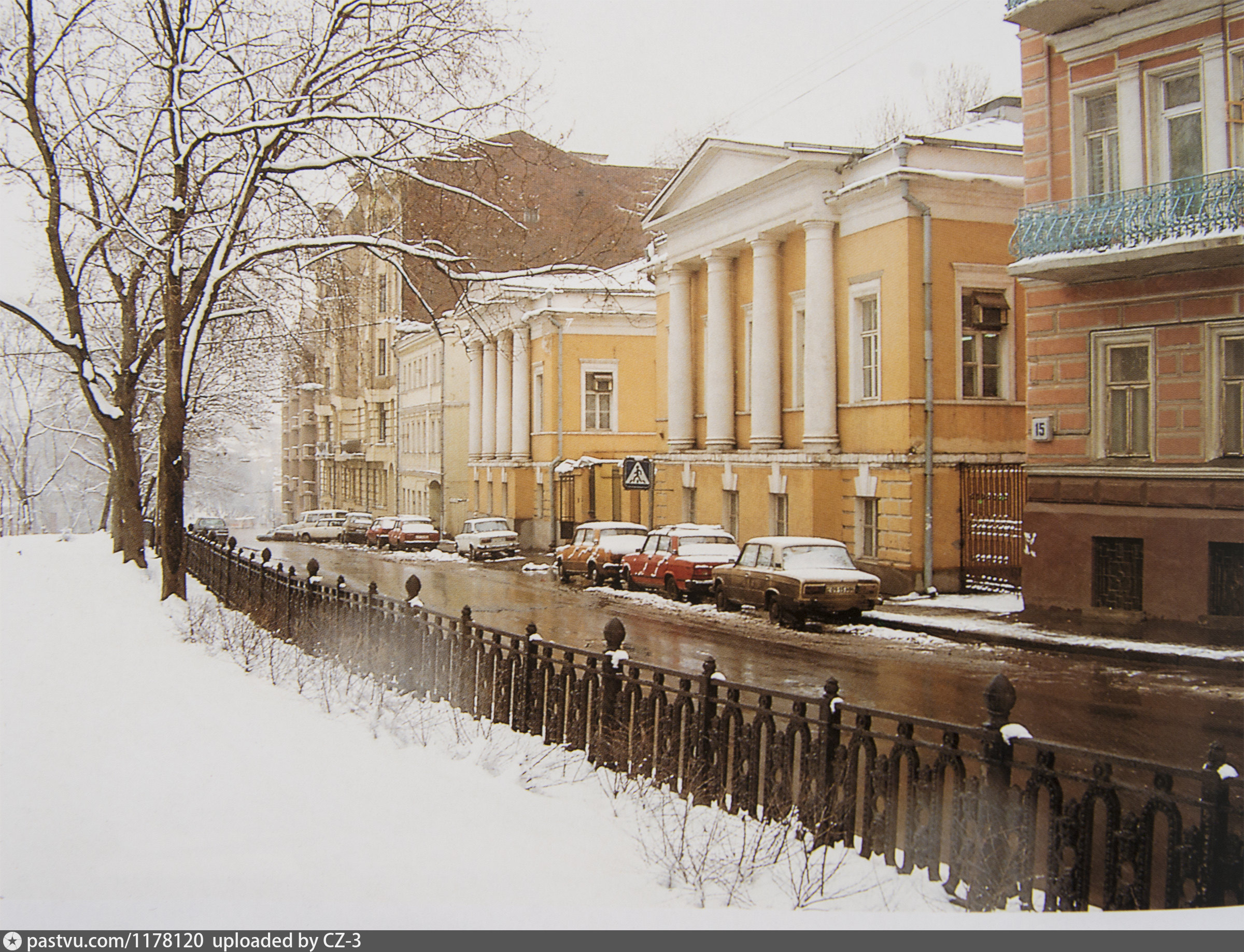 Рождественский бульвар. Рождественский бульвар Москва. Рождественский бульвар 13. Татра Рождественский бульвар. Рождественский бульвар Мещанский район.