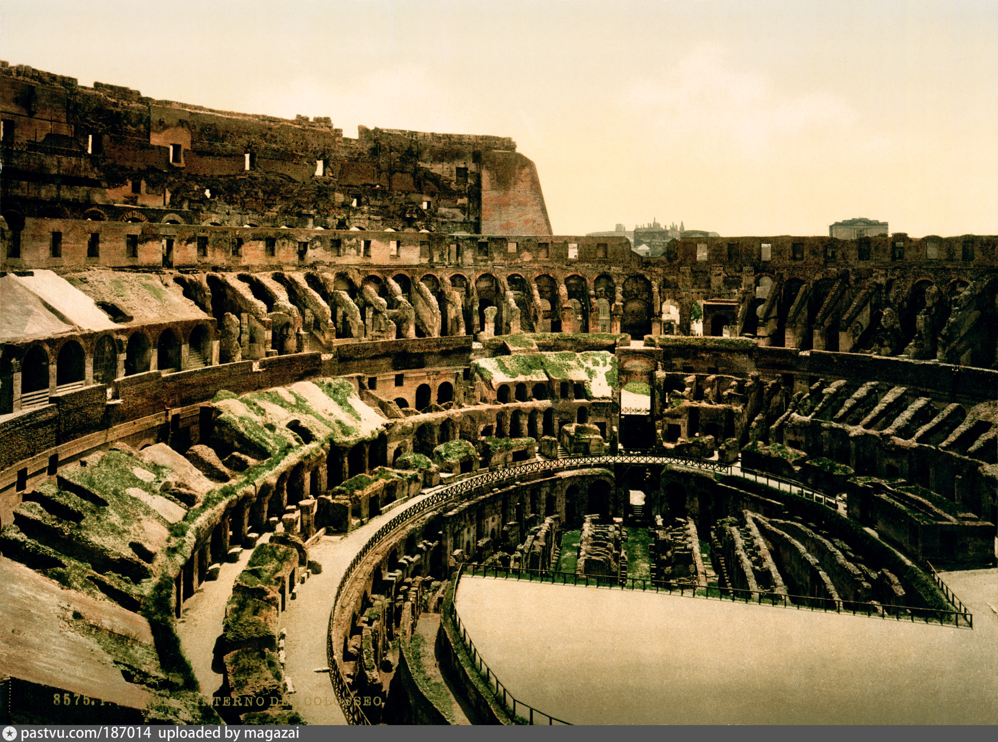 Первые колизей. Колизей в древнем Риме. Рим Колизей 19 века. Колизей внутри в древнем Риме. Италия Колизей внутри.