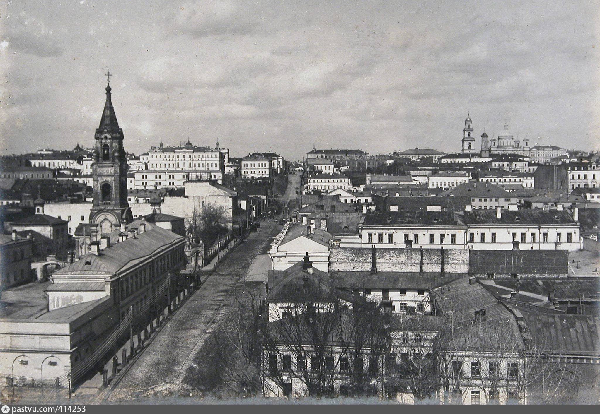 Старый город казанская. Казань улица Баумана 19 век. Казань 1910 год. Церковь Вознесение Казань. Вознесенская улица Казань.