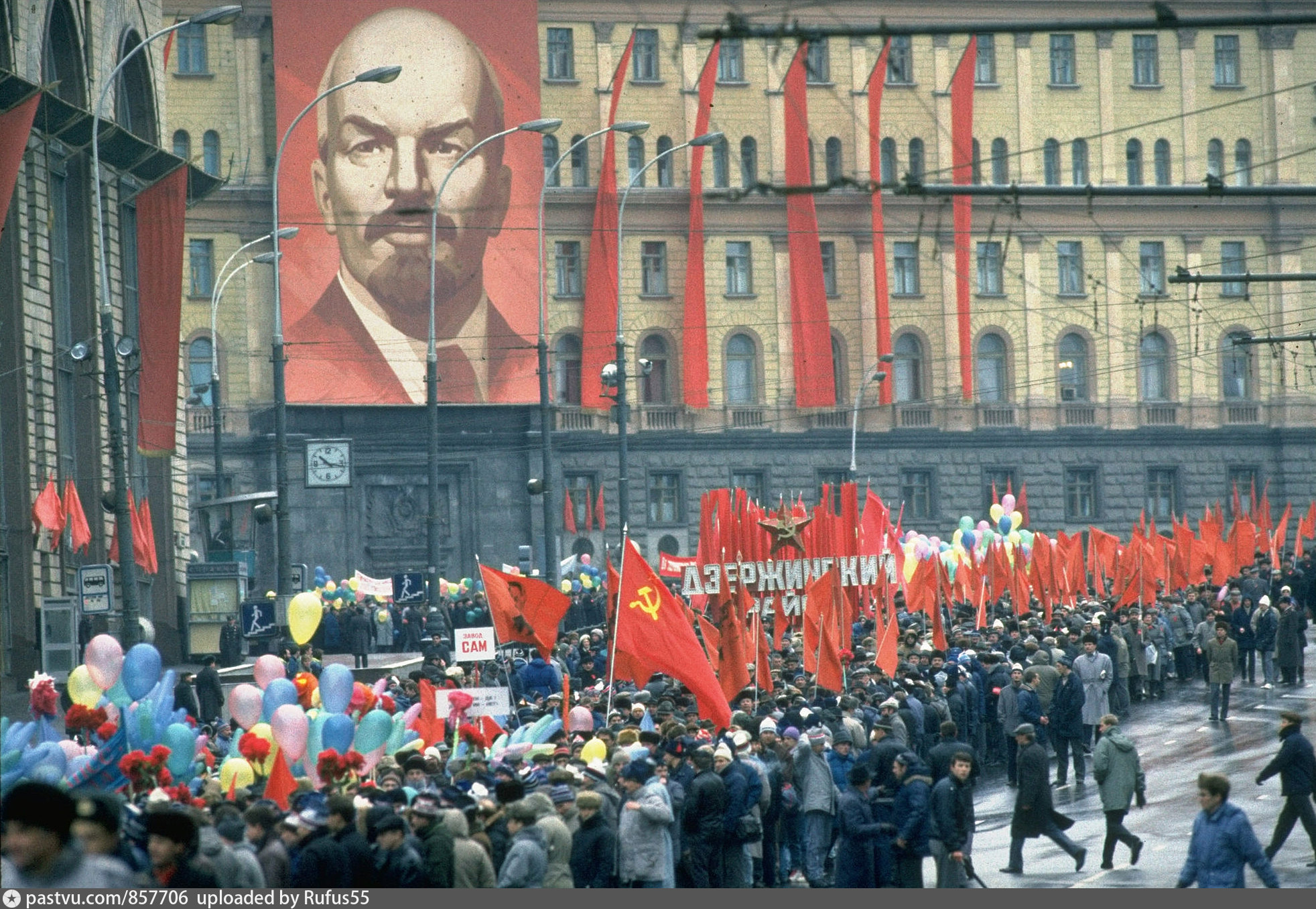 Октябрьская революция фото. Парад Октябрьской революции 1990. 73 Года Октябрьской революции. Революция фото. Празднование Великой Октябрьской революции в Петербурге.