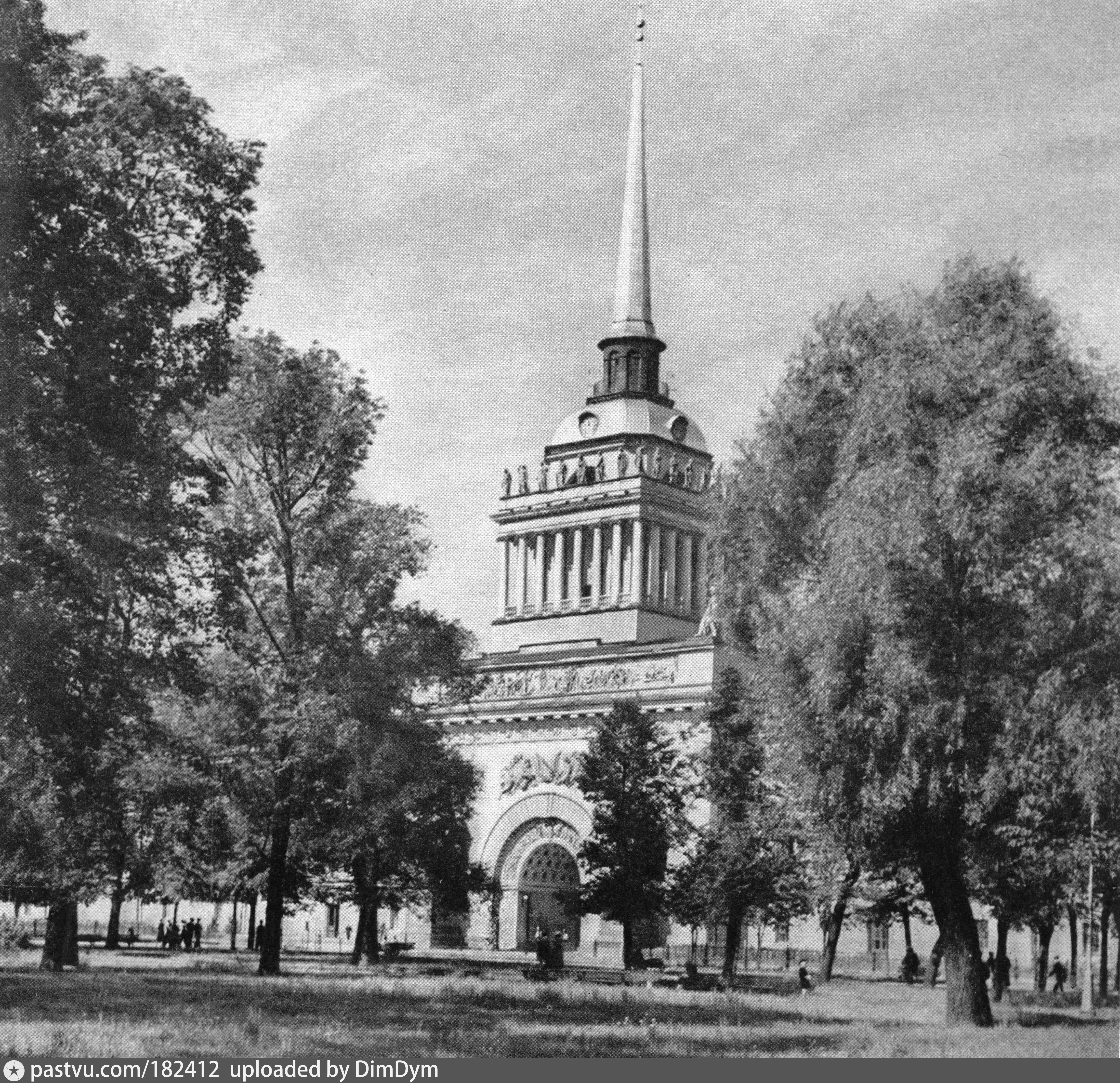 Адмиралтейство при петре. Адмиралтейство в Санкт-Петербурге. Здание Адмиралтейства 19 век. Здание Адмиралтейства в Санкт-Петербурге. Здание Адмиралтейства Захаров 19 век.