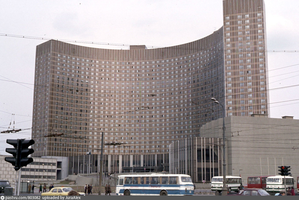 Москва х 2. Гостиница космос Москва СССР. Гостиница космос 1979. Гостиница космос Москва 90е. Гостиница космос Москва в 1979 году.