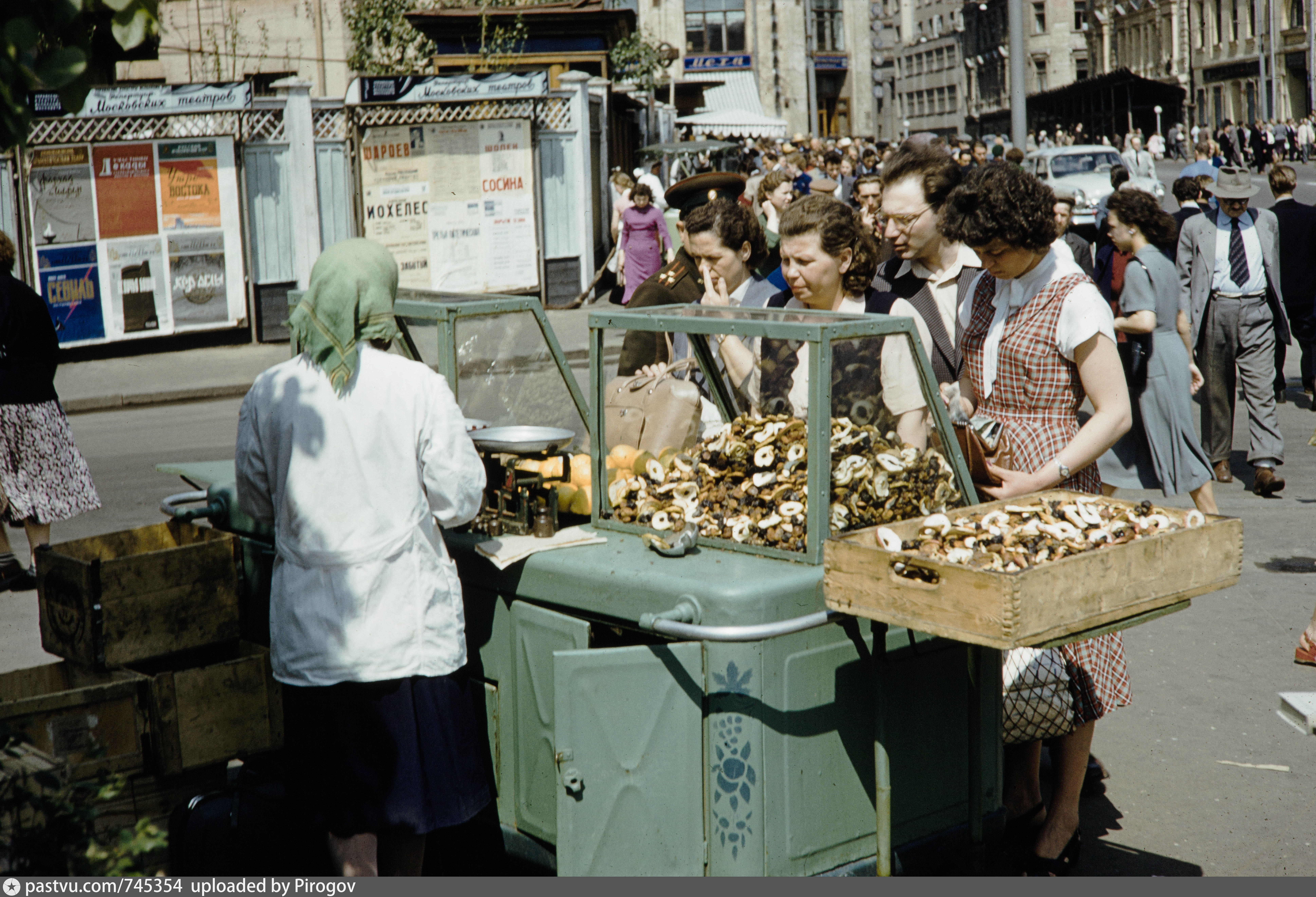 Московская торговля. Москва 1959 года в фотографиях Харрисона Формана. Харрисон Форман в Москве 1959 года. Харрисон Форман в Москве 1959 года фото. Фотографии Харрисона Формана 1959 год.