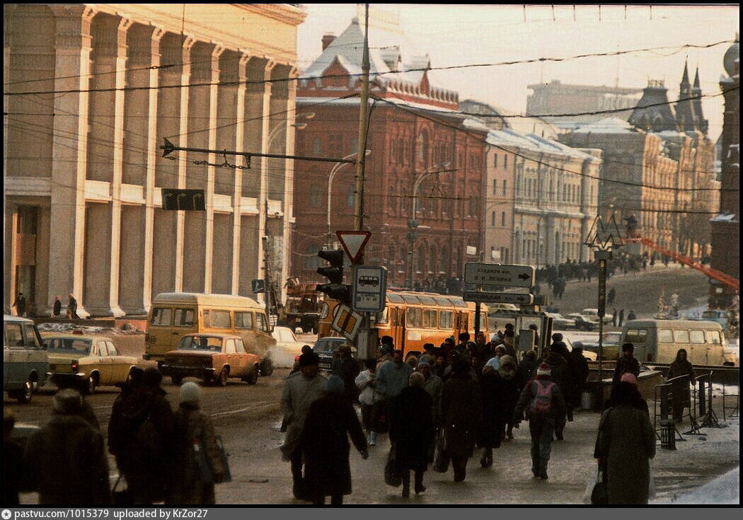 Оттепель в москве. Москва 1988. Москва 1985 год. Ул,Горького 1985 год. 1985 Год СССР.