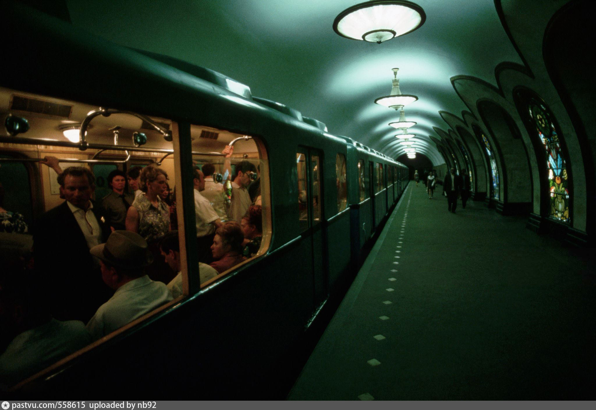 Метро 7 букв. Станция метро Новослободская. Станция метро Новослободская Кольцевая. Метро Новослободская 1954. Станция Новослободская 1952.