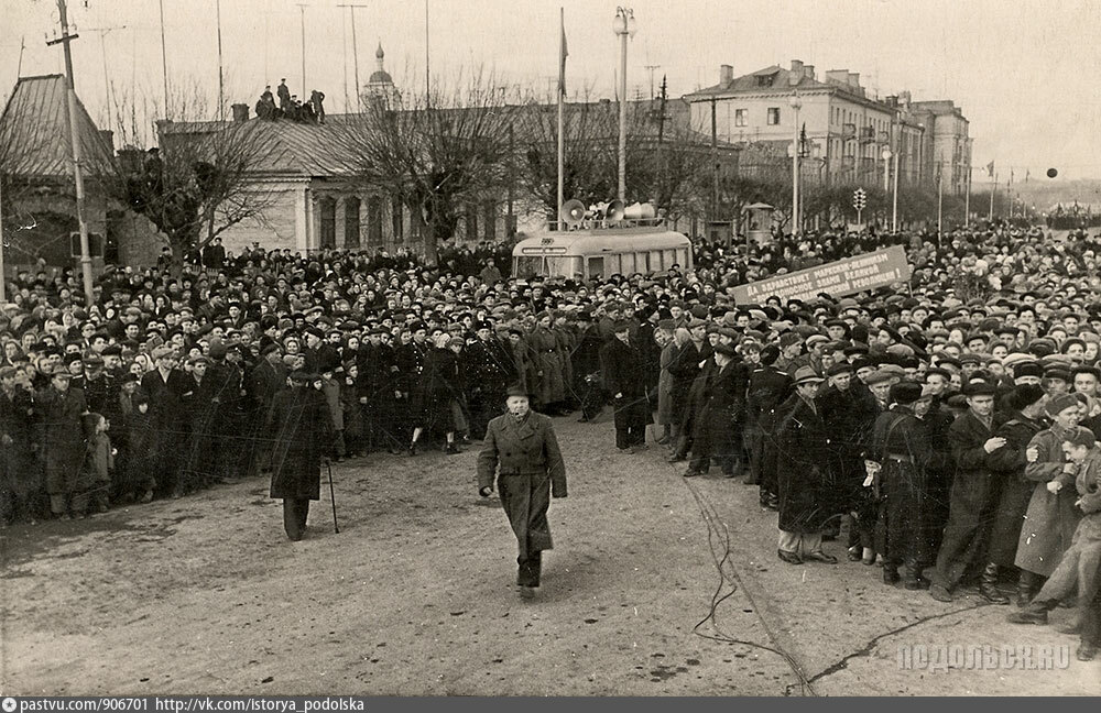 Митинг открытие памятника. Памятник Ленину в Подольске. Открытие памятника Ленину в Подольске. Подольск 1950 год. Подольск древний.