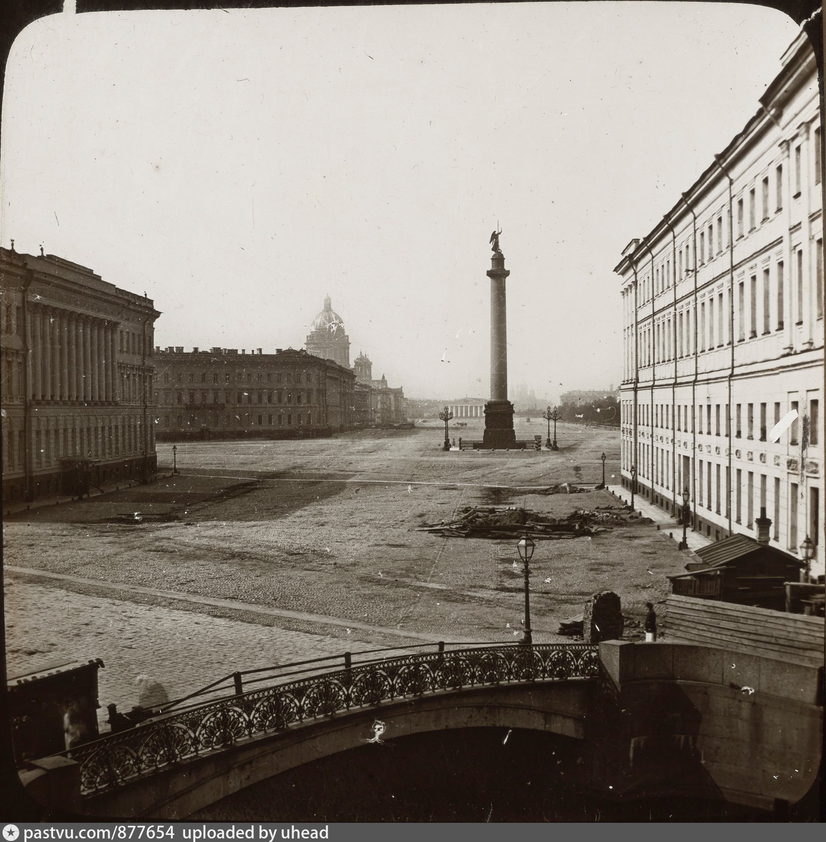 Веках спб. Санкт Петербург 1870 г Дворцовая площадь. Петербург 19 век. Дворцовая площадь 20 век. 19 Век Россия Санкт Петербург.