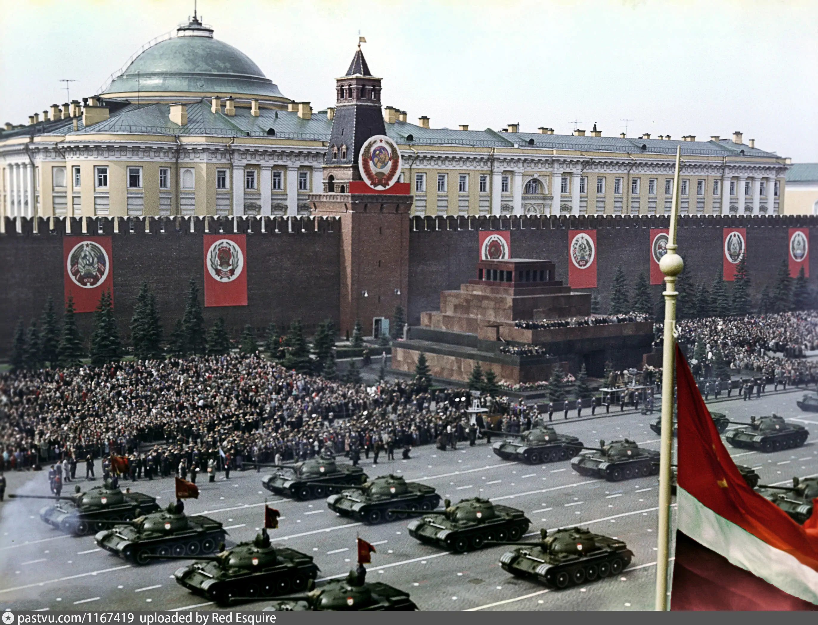 9 мая будет ссср. Парад Победы 1965 года на красной площади в Москве. Парад Победы 1965 года. Мавзолей Ленина парад Победы 1945. Парад 1965 года на красной площади.